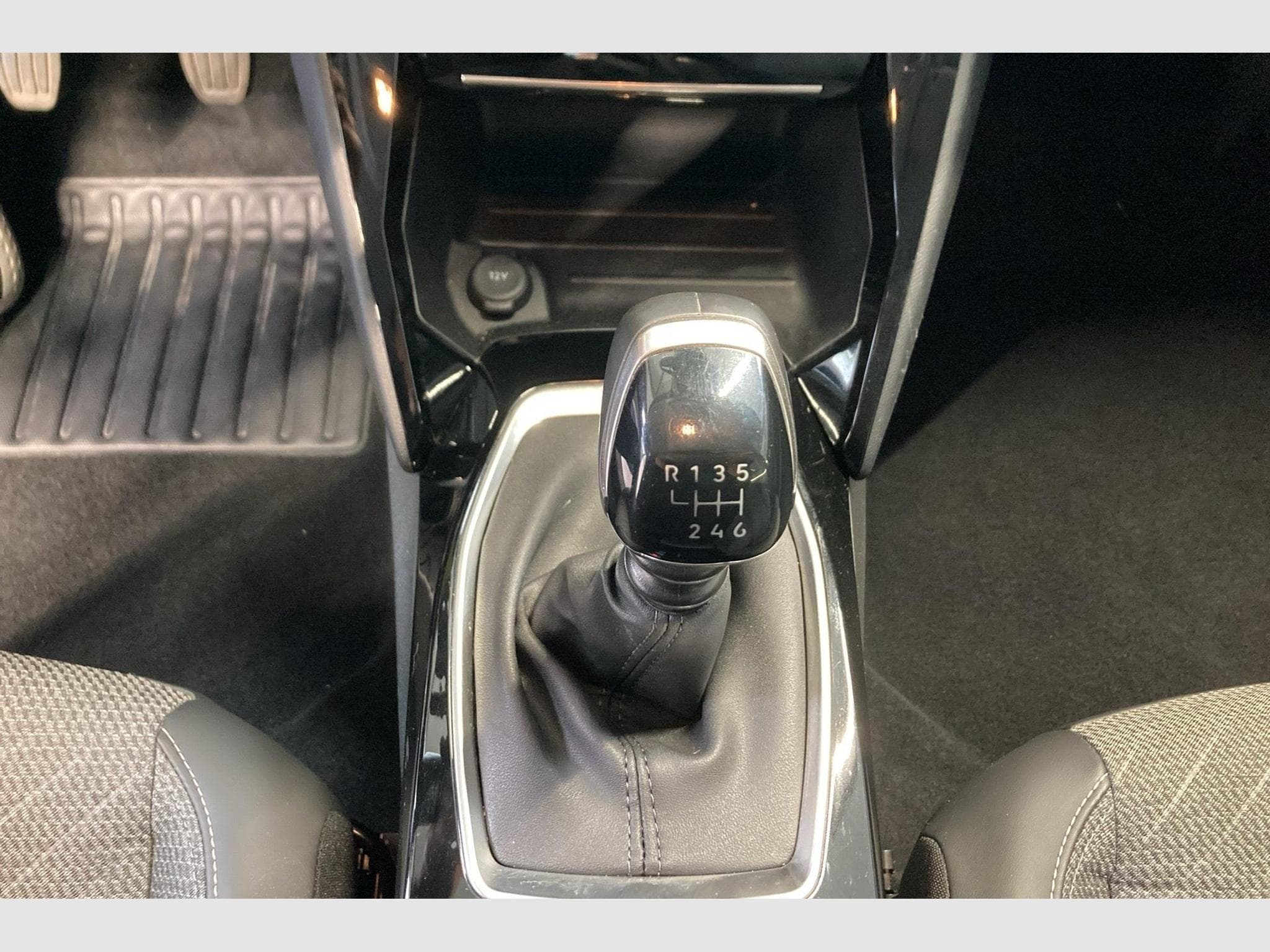 Peugeot 208 100 S&S BVM6 Allure (2025) - Photo 12