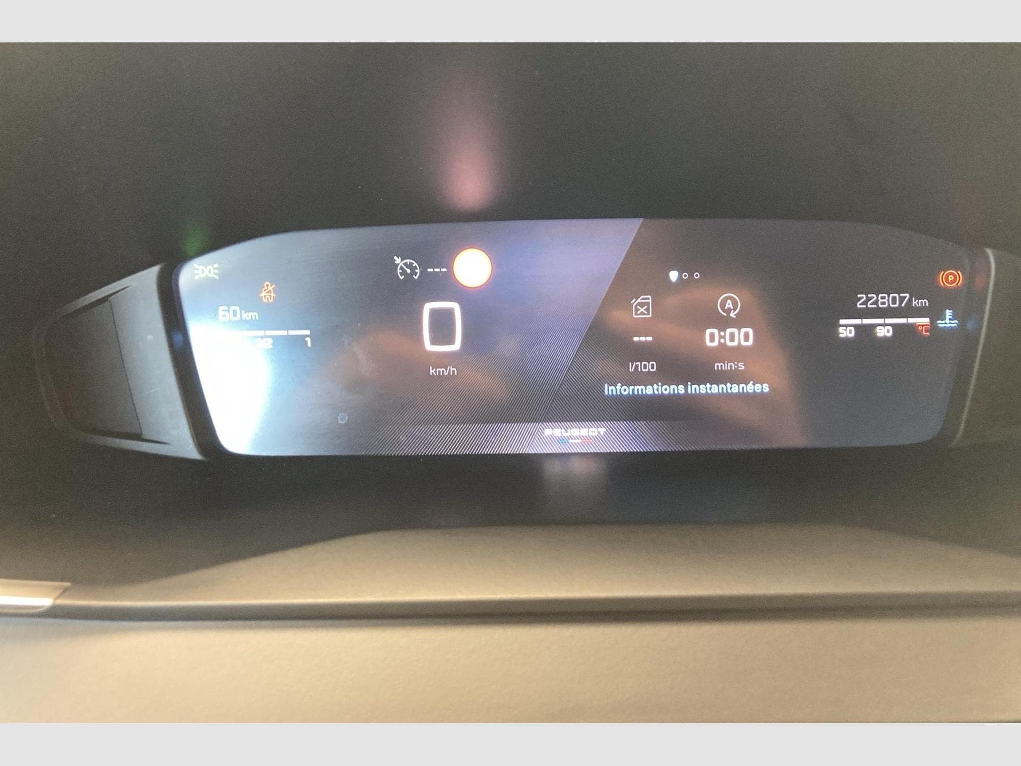 Peugeot 208 100 S&S BVM6 Allure (2025) - Photo 16