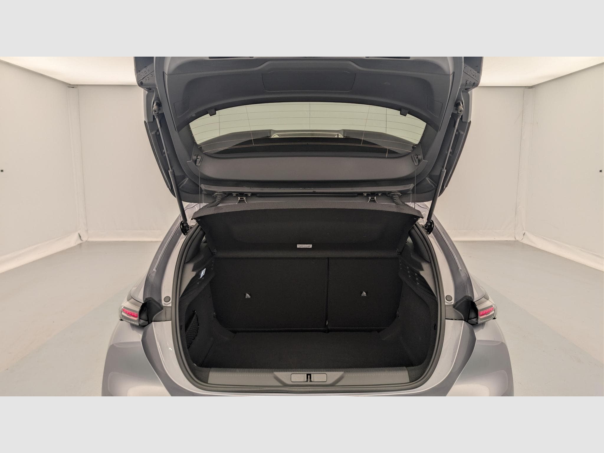 Peugeot 308 Hybrid 145 e-DCS6 Allure (2025) - Foto 11