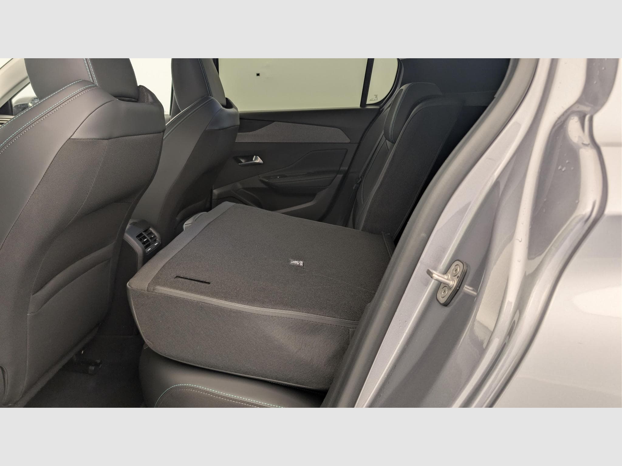 Peugeot 308 Hybrid 145 e-DCS6 Allure (2025) - Foto 12