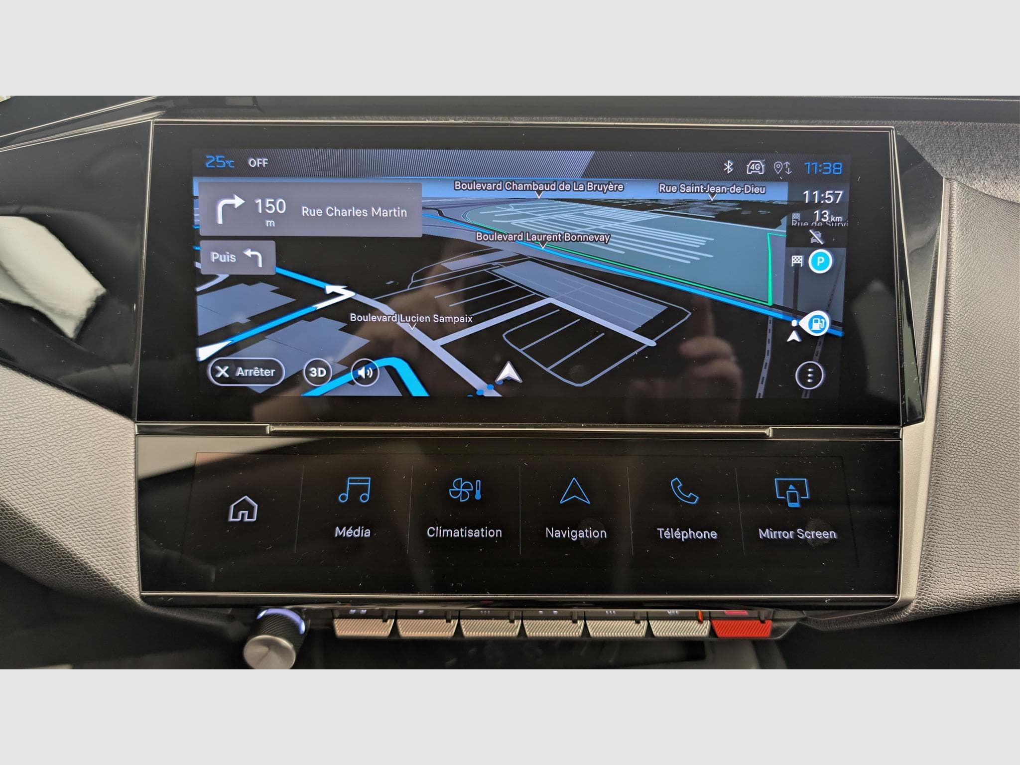 Peugeot 308 Hybrid 145 e-DCS6 Allure (2025) - Foto 19