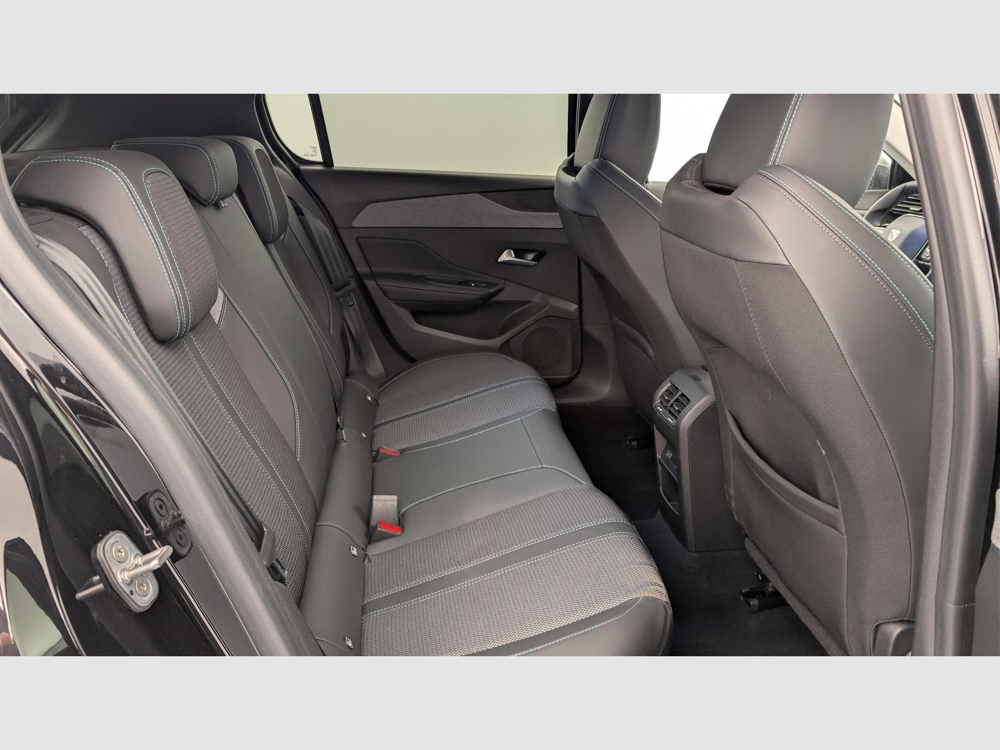 Peugeot 308 Hybrid 145 e-DCS6 Allure (2025) - Foto 10