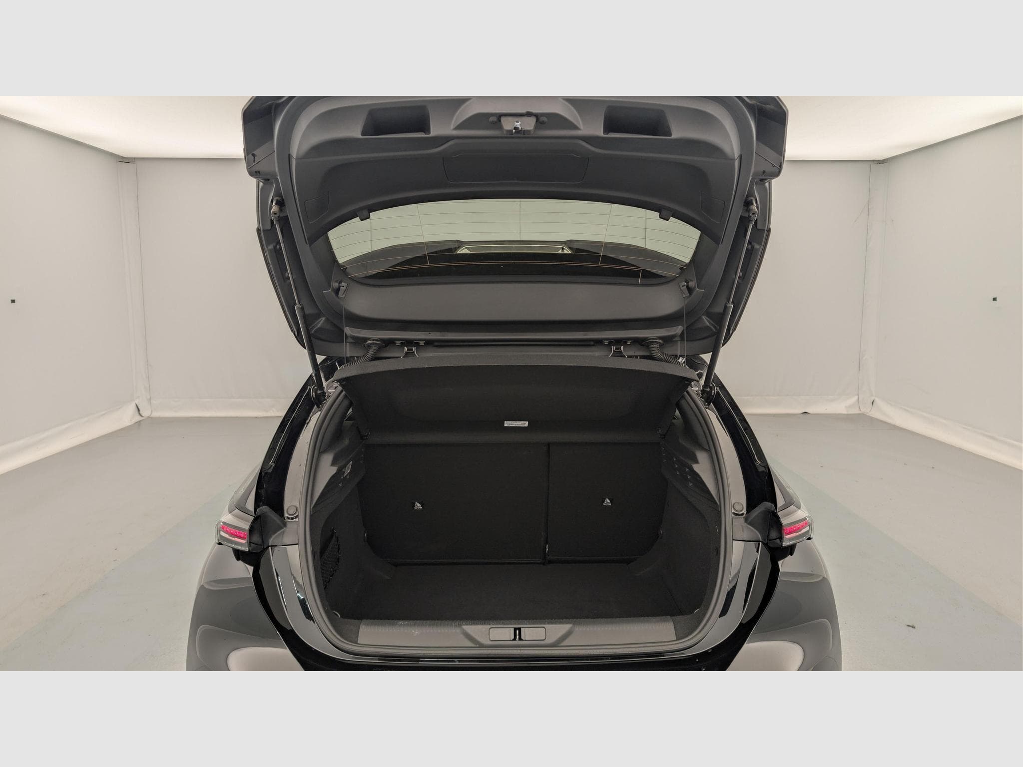 Peugeot 308 Hybrid 145 e-DCS6 Allure (2025) - Foto 11