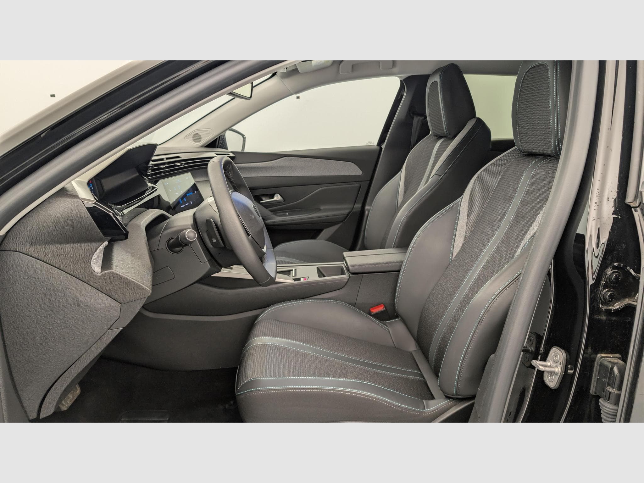 Peugeot 308 Hybrid 145 e-DCS6 Allure (2025) - Foto 16