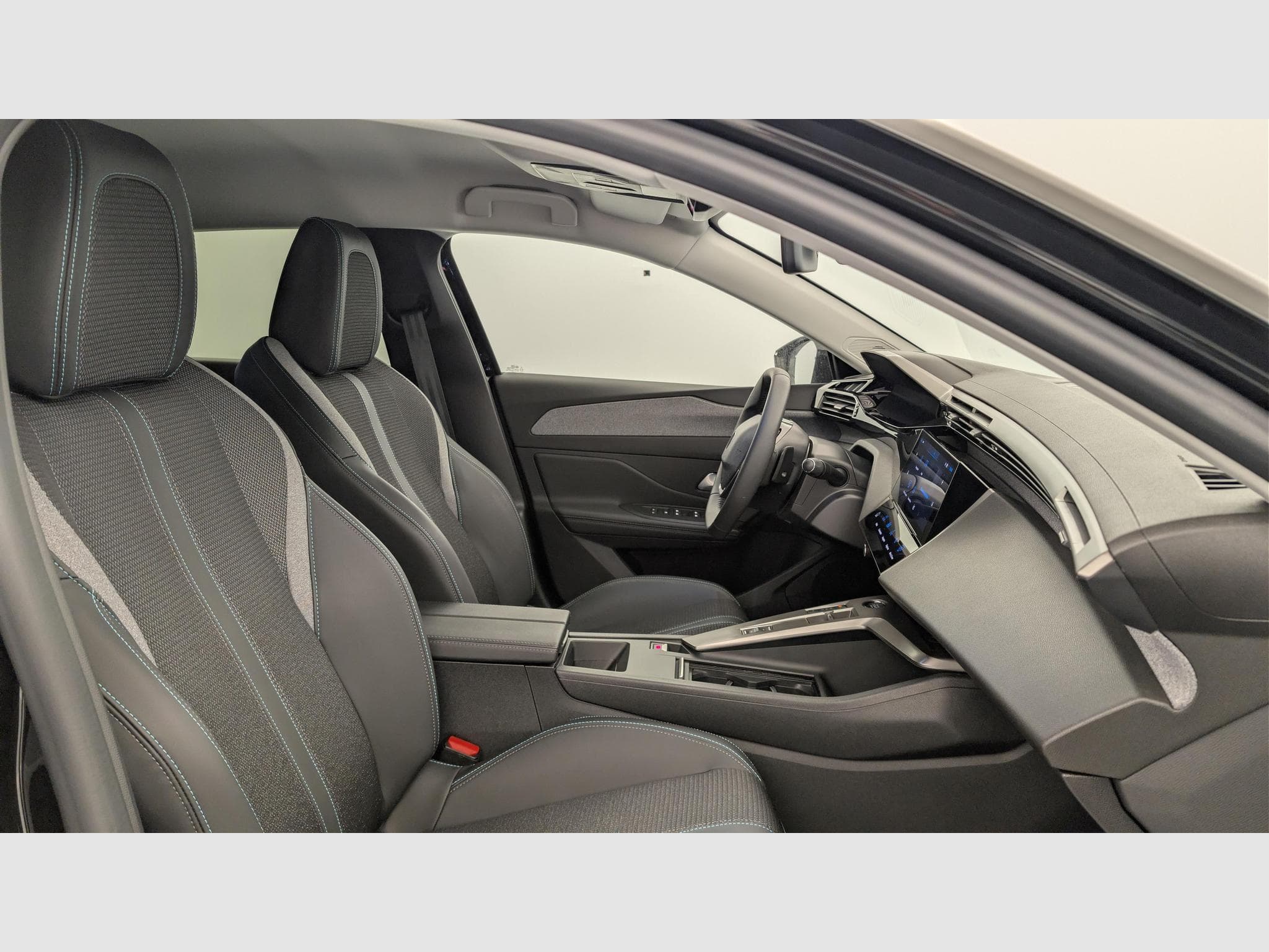 Peugeot 308 Hybrid 145 e-DCS6 Allure (2025) - Foto 9