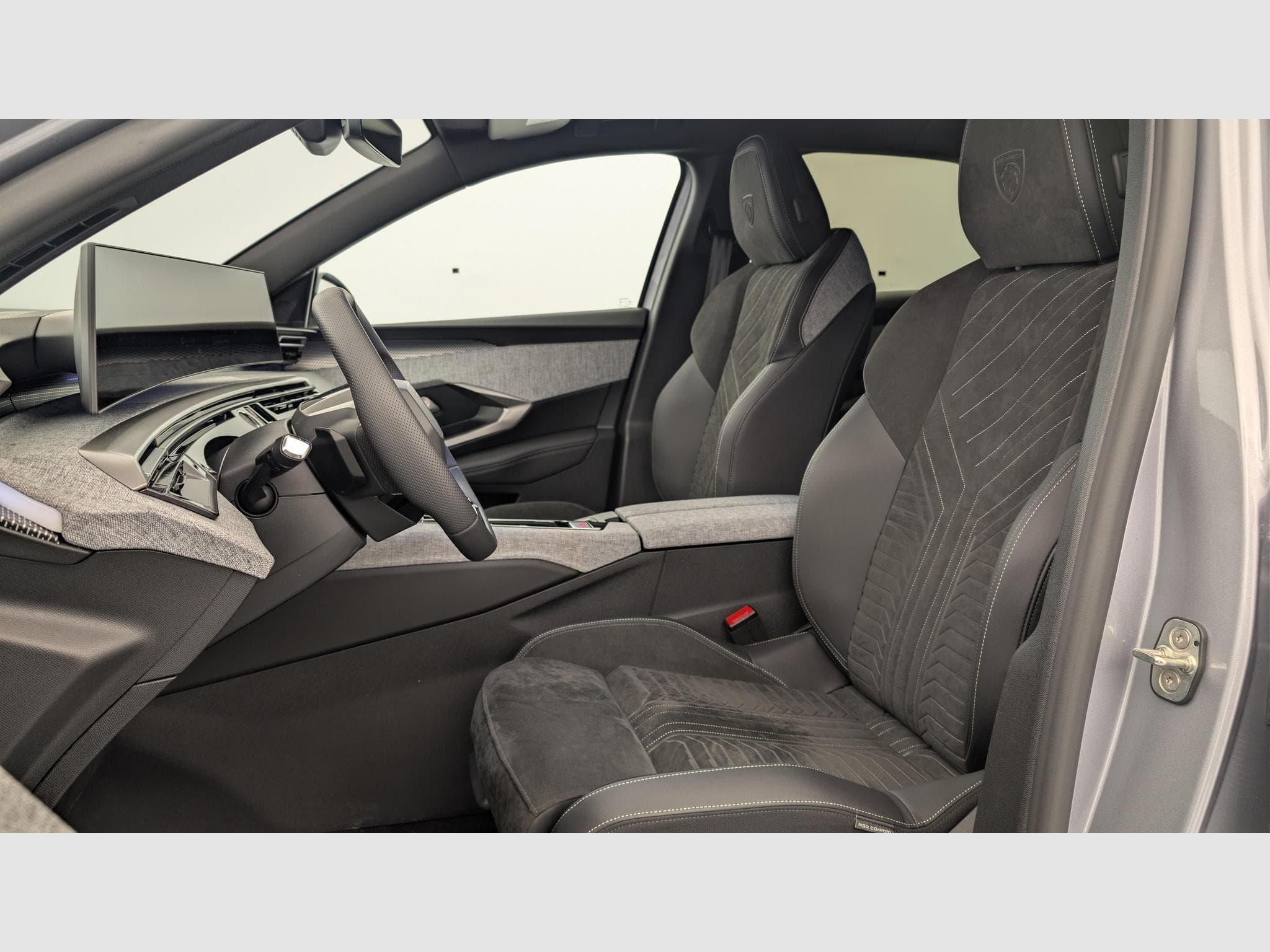 Peugeot 3008 Hybrid 145 e-DCS6 GT (2025) - Photo 16