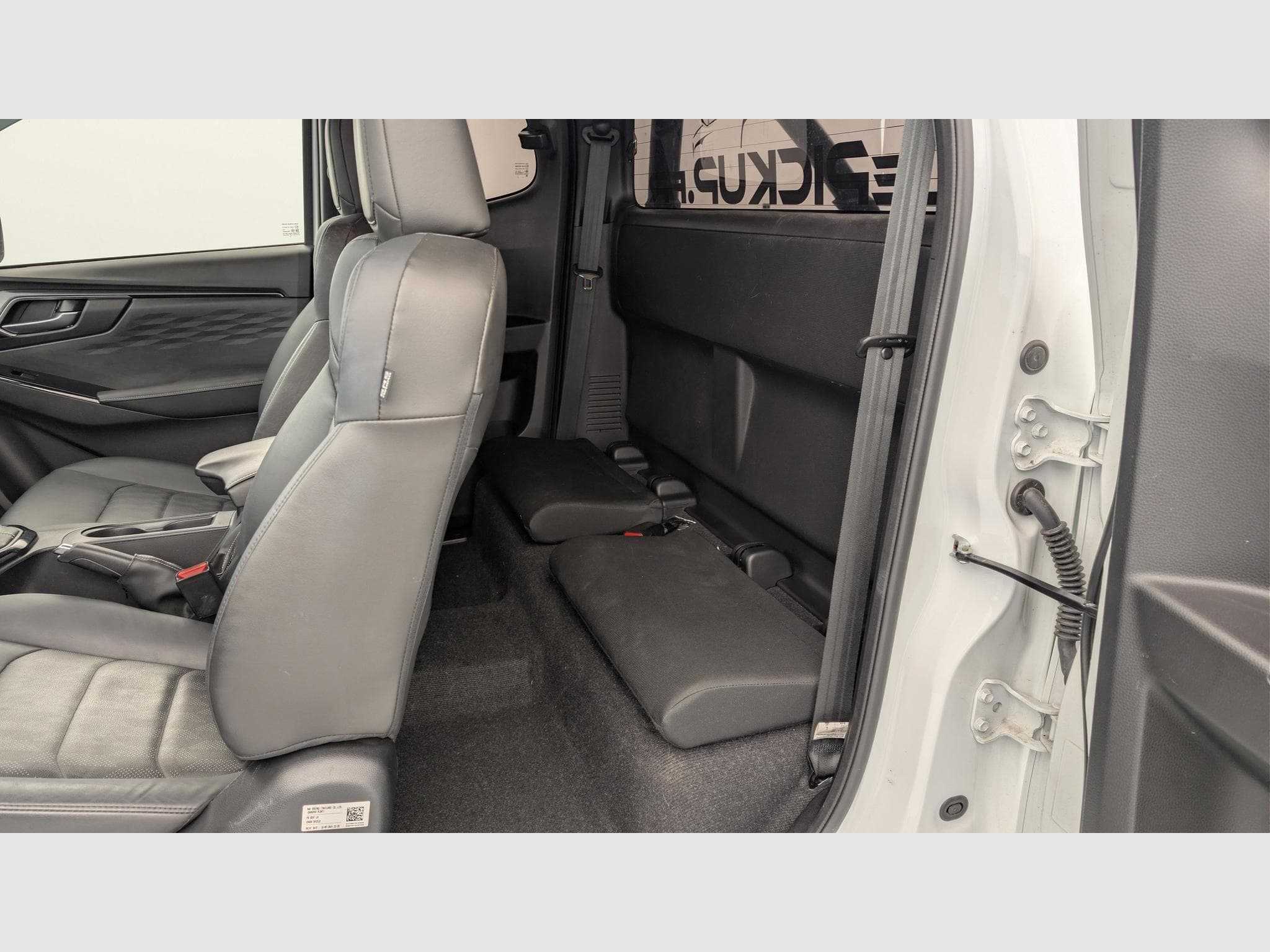 Isuzu D-MAX 1.9 4X4 SPACE CAB N60 NSPORT  MT VENTI- EDITION (2024) - Foto 12