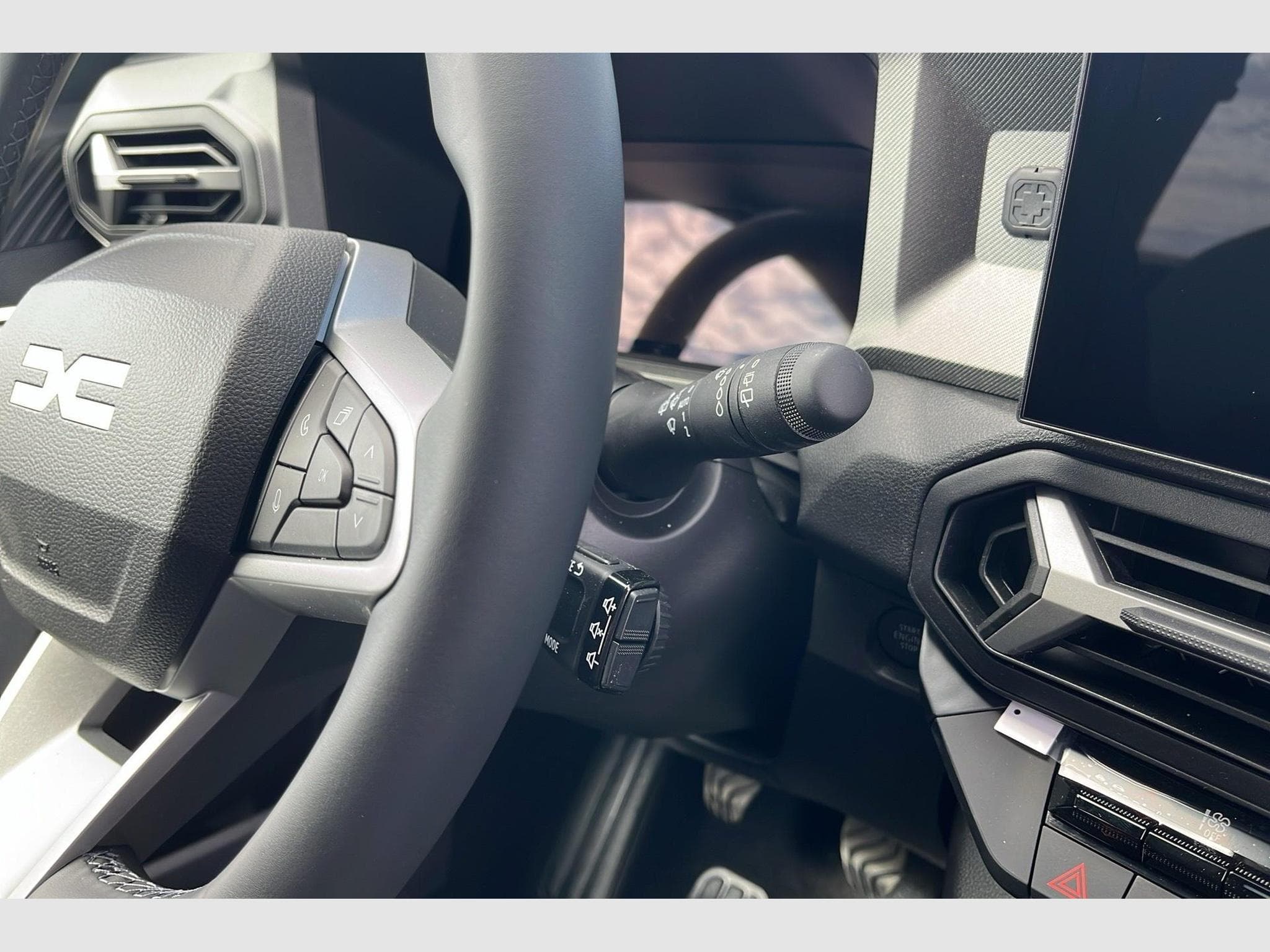 Dacia BIGSTER Mild Hybrid 140 Journey (2026) - Photo 15