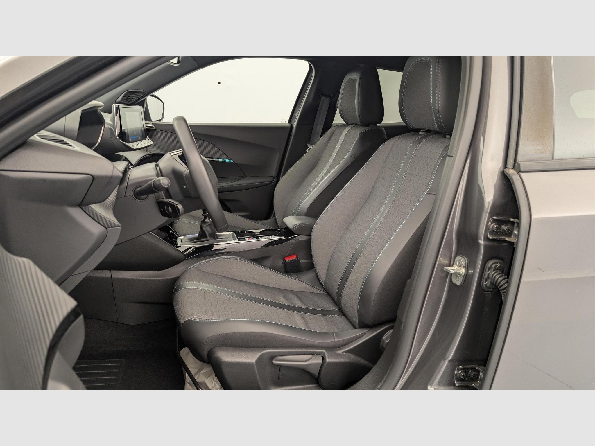 Peugeot 2008 PureTech 130 S&S BVM6 Allure (2023) - Foto 16