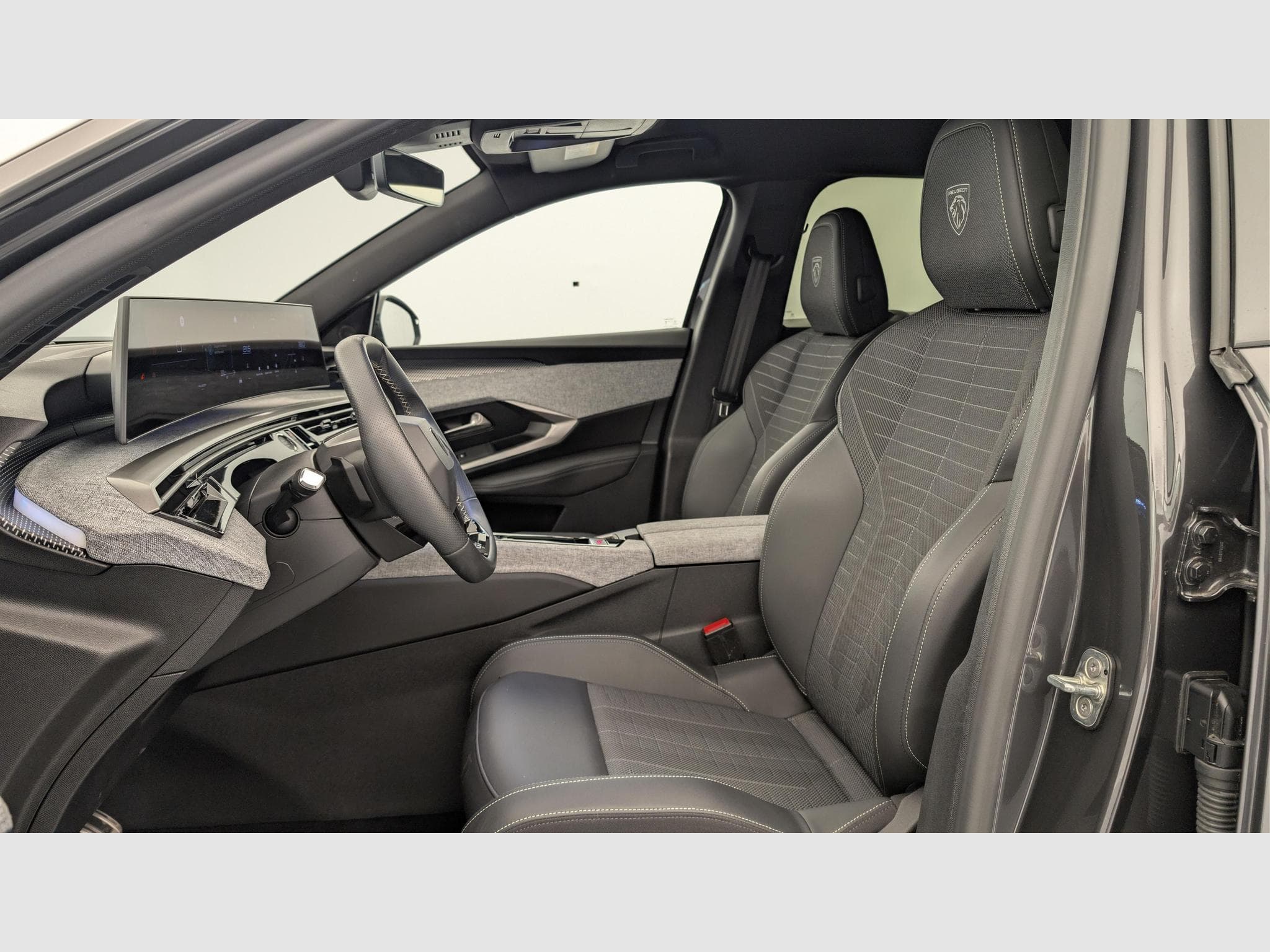 Peugeot 3008 Hybrid 145 e-DCS6 GT (2025) - Foto 16