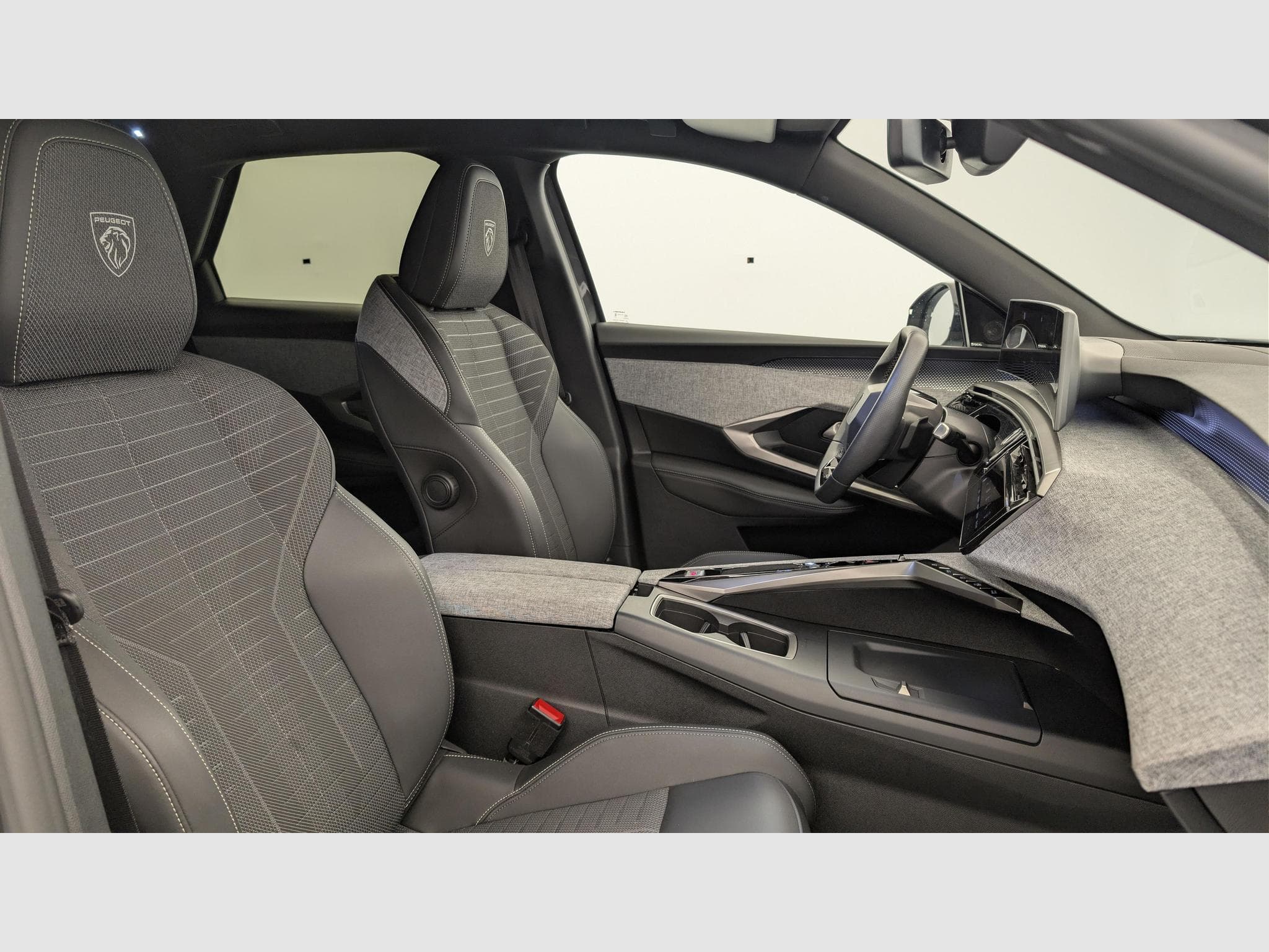 Peugeot 3008 Hybrid 145 e-DCS6 GT (2025) - Foto 9