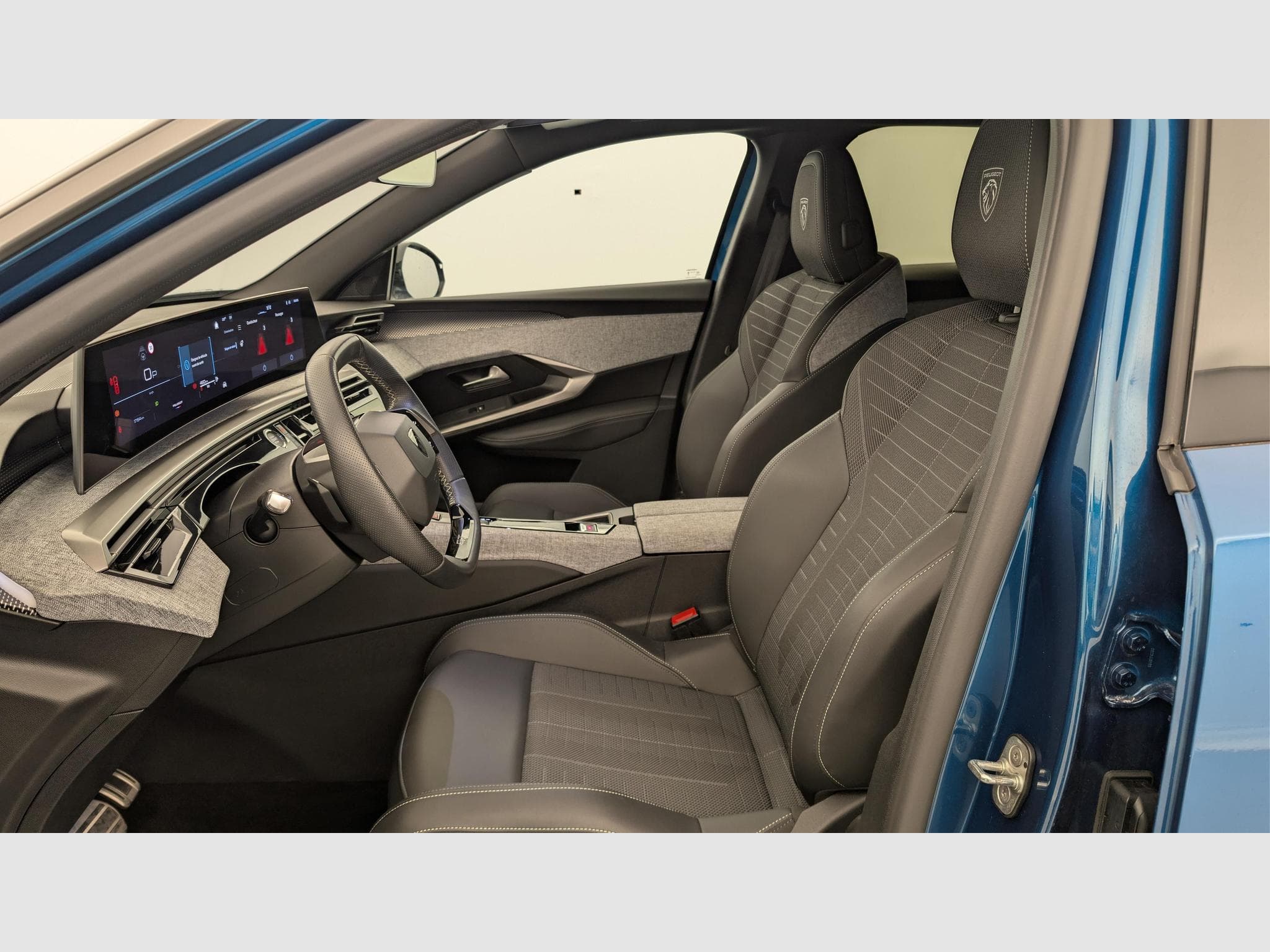 Peugeot 3008 Hybrid 145 e-DCS6 GT (2025) - Foto 16