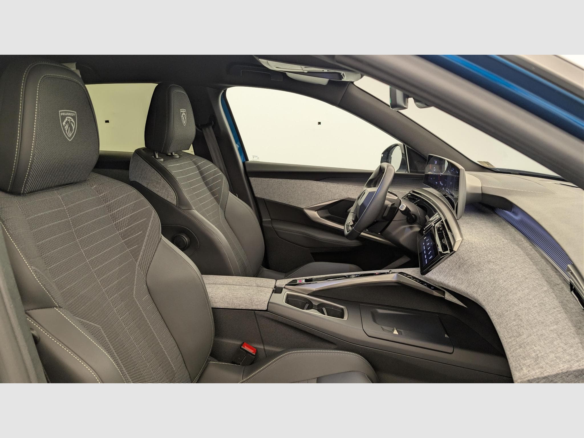 Peugeot 3008 Hybrid 145 e-DCS6 GT (2025) - Foto 9