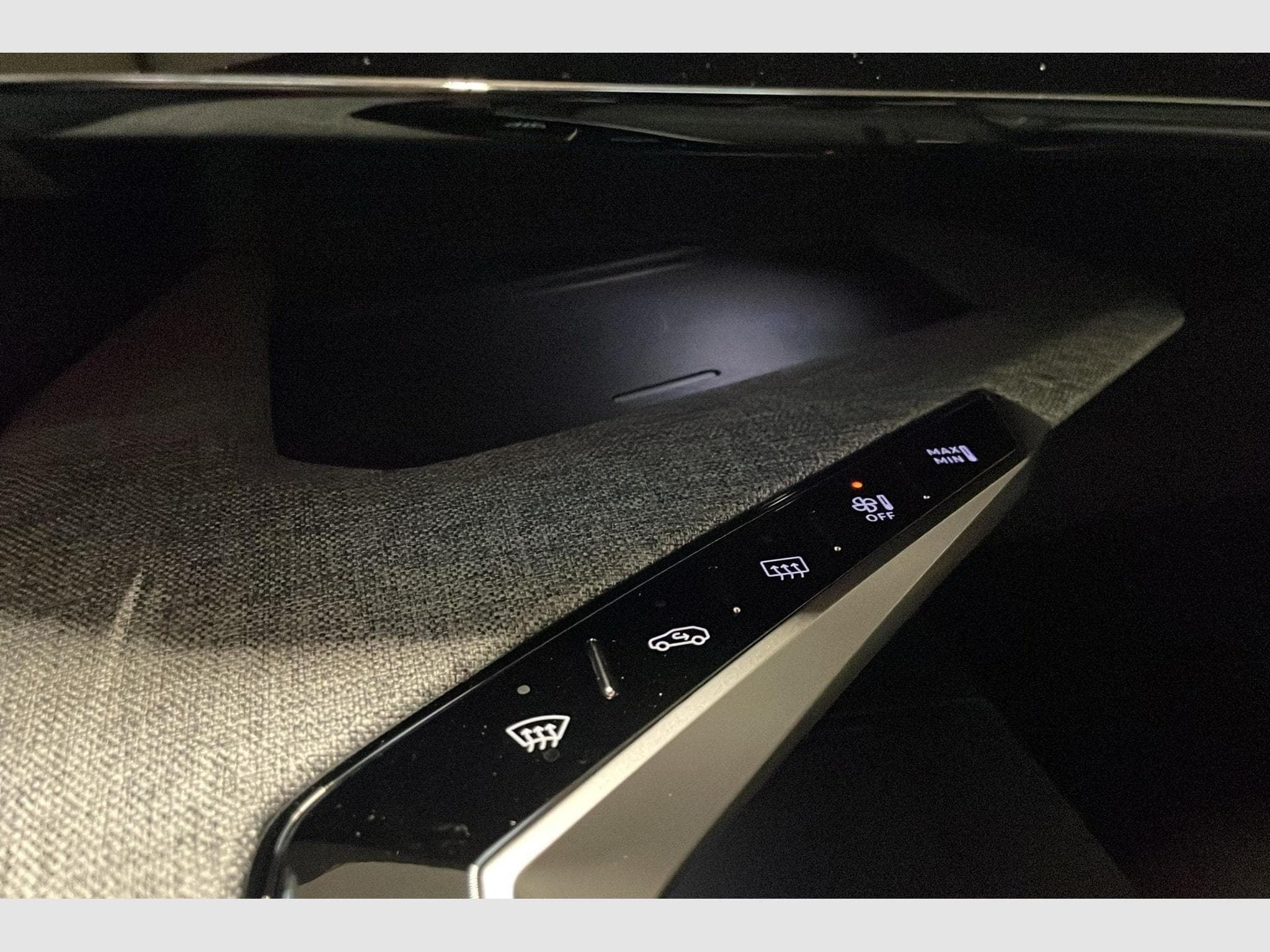 Peugeot 3008 Hybrid 145 e-DCS6 GT (2025) - Photo 14