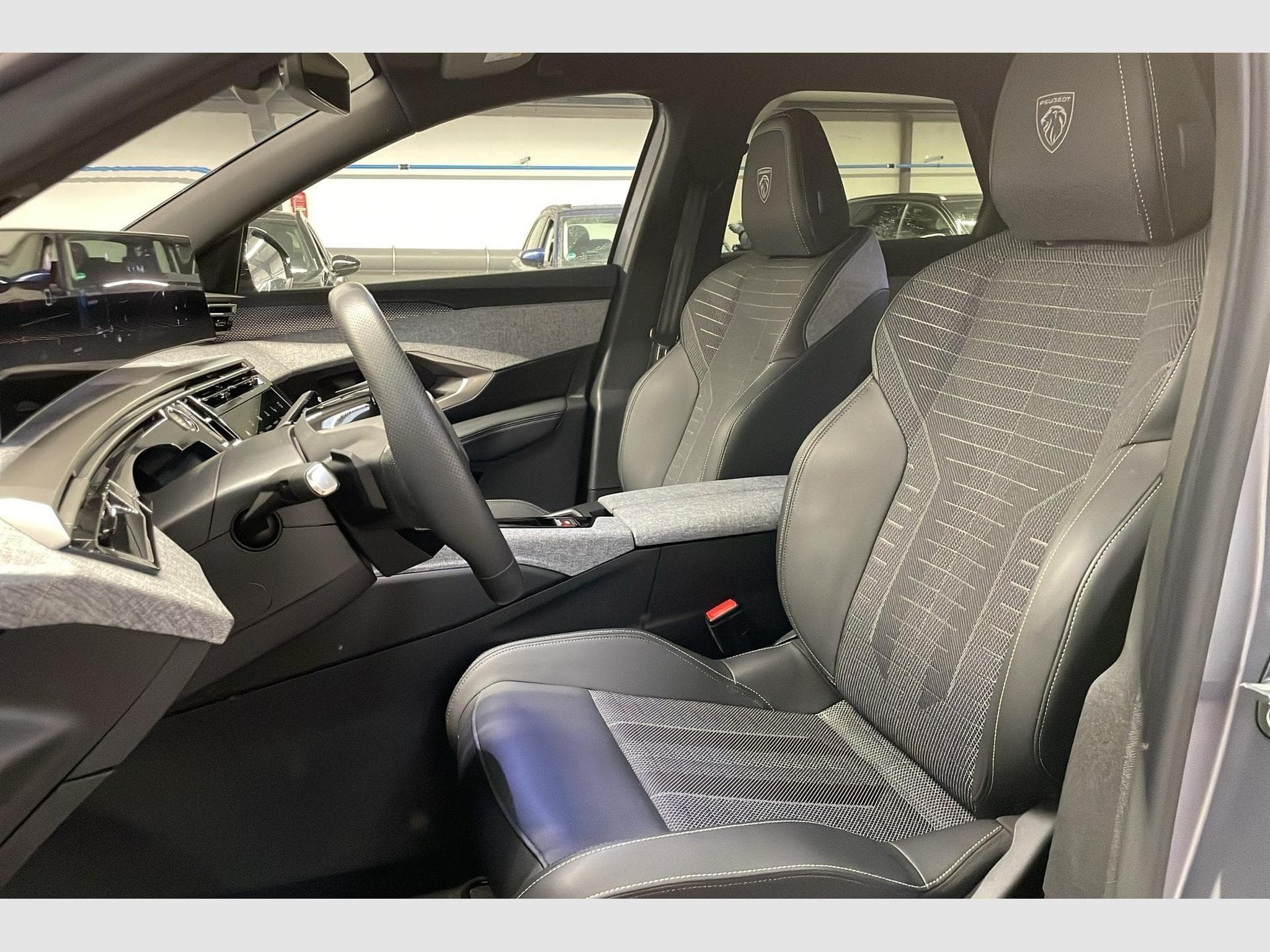 Peugeot 3008 Hybrid 145 e-DCS6 GT (2025) - Photo 16