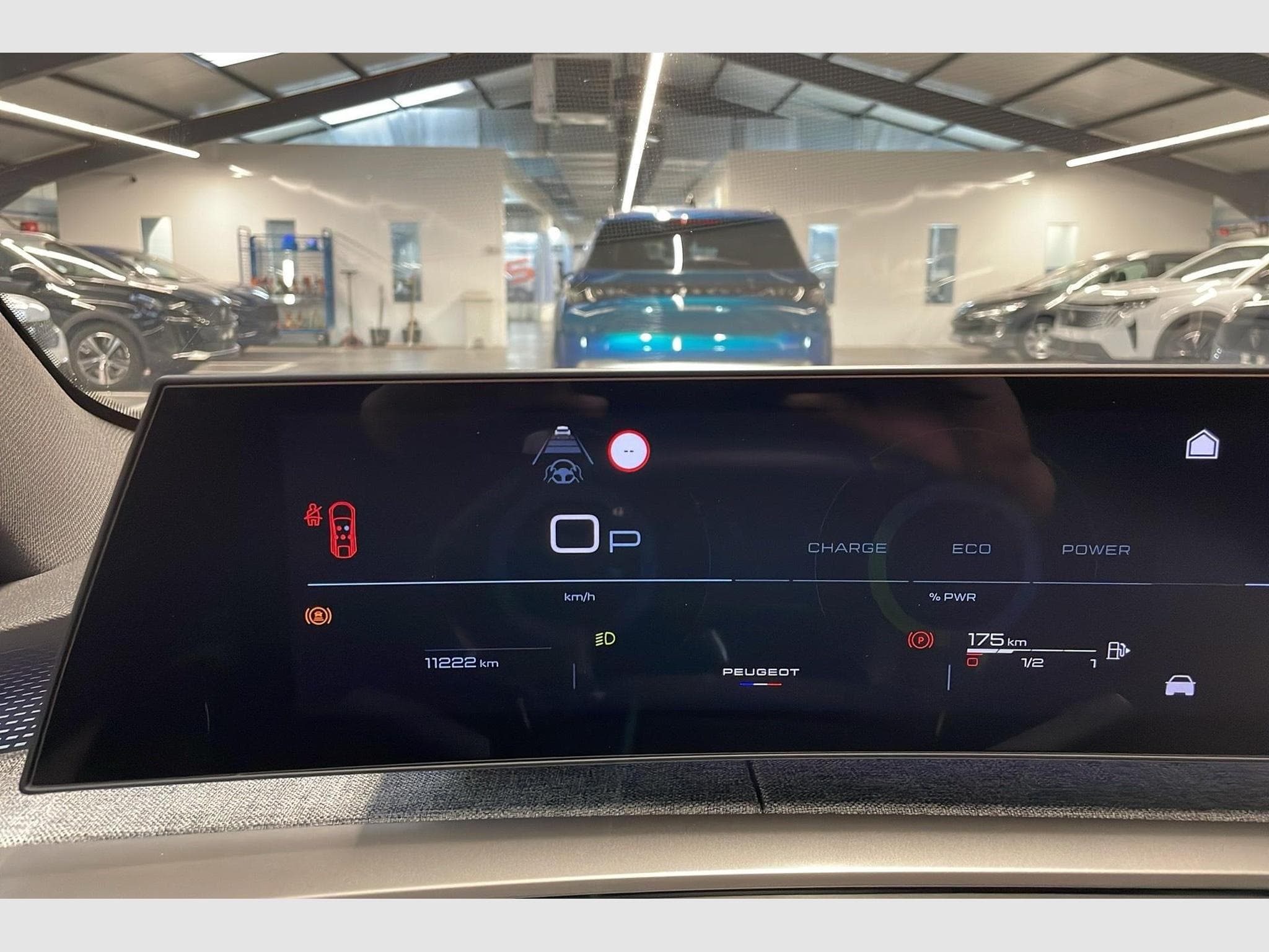 Peugeot 3008 Hybrid 145 e-DCS6 GT (2025) - Photo 9