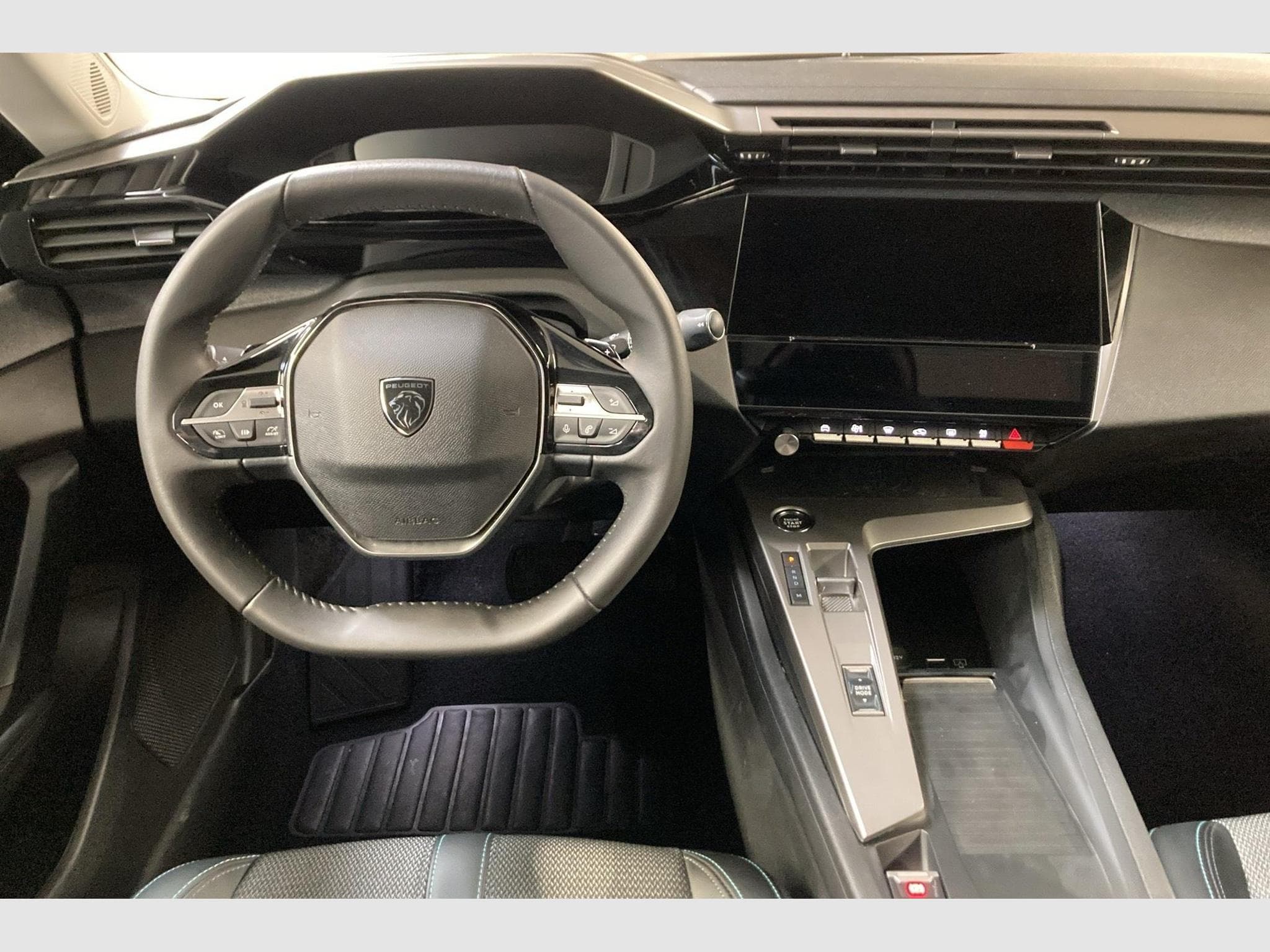 Peugeot 408 Hybrid 145 e-DCS6 Allure (2025) - Photo 13