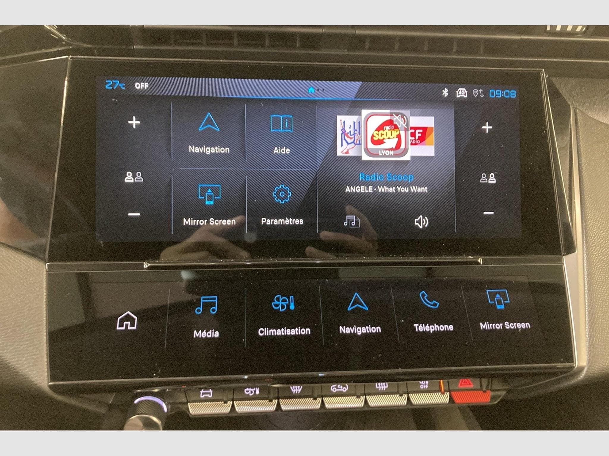Peugeot 408 Hybrid 145 e-DCS6 Allure (2025) - Photo 17