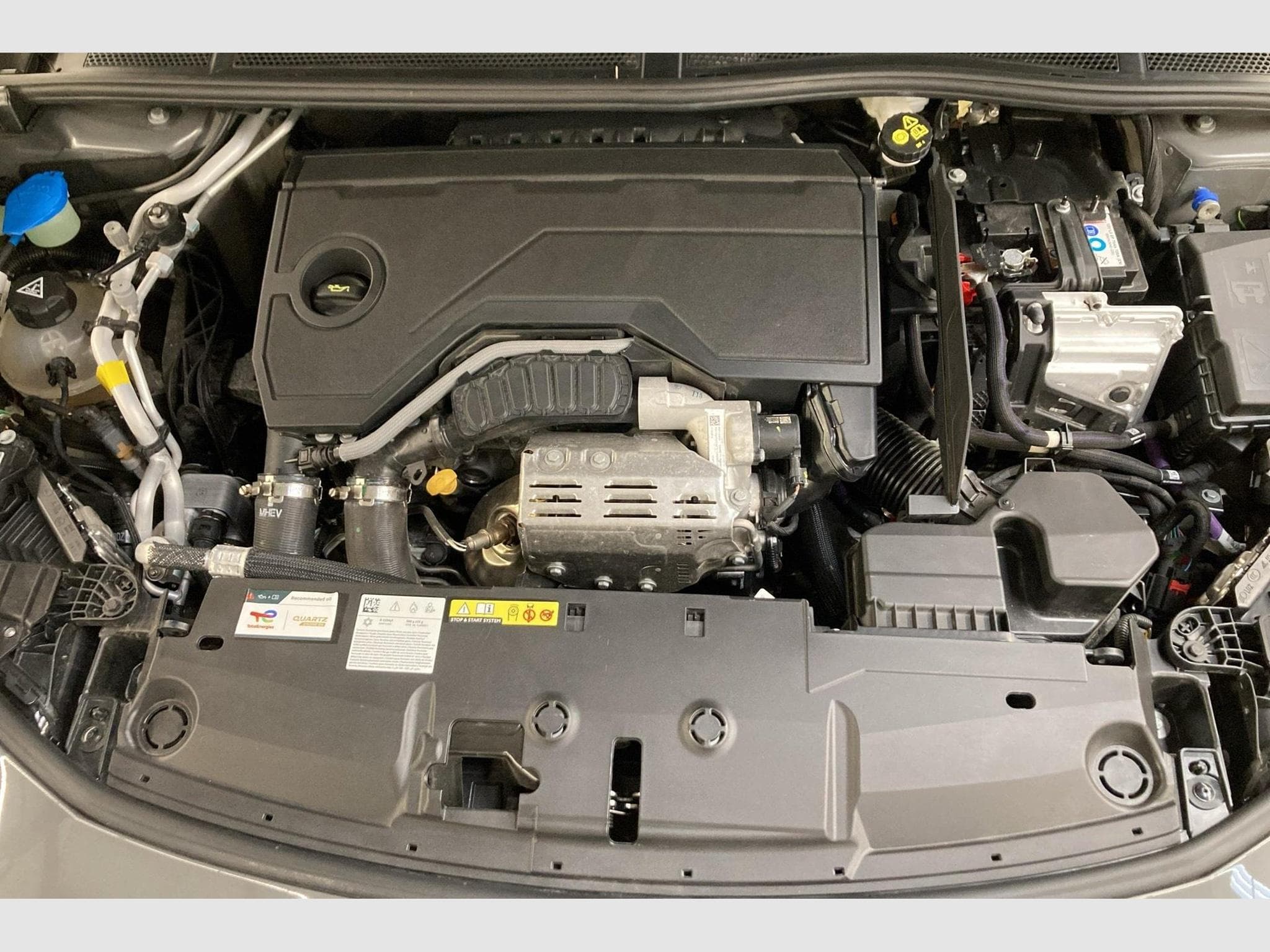 Peugeot 408 Hybrid 145 e-DCS6 Allure (2025) - Photo 20
