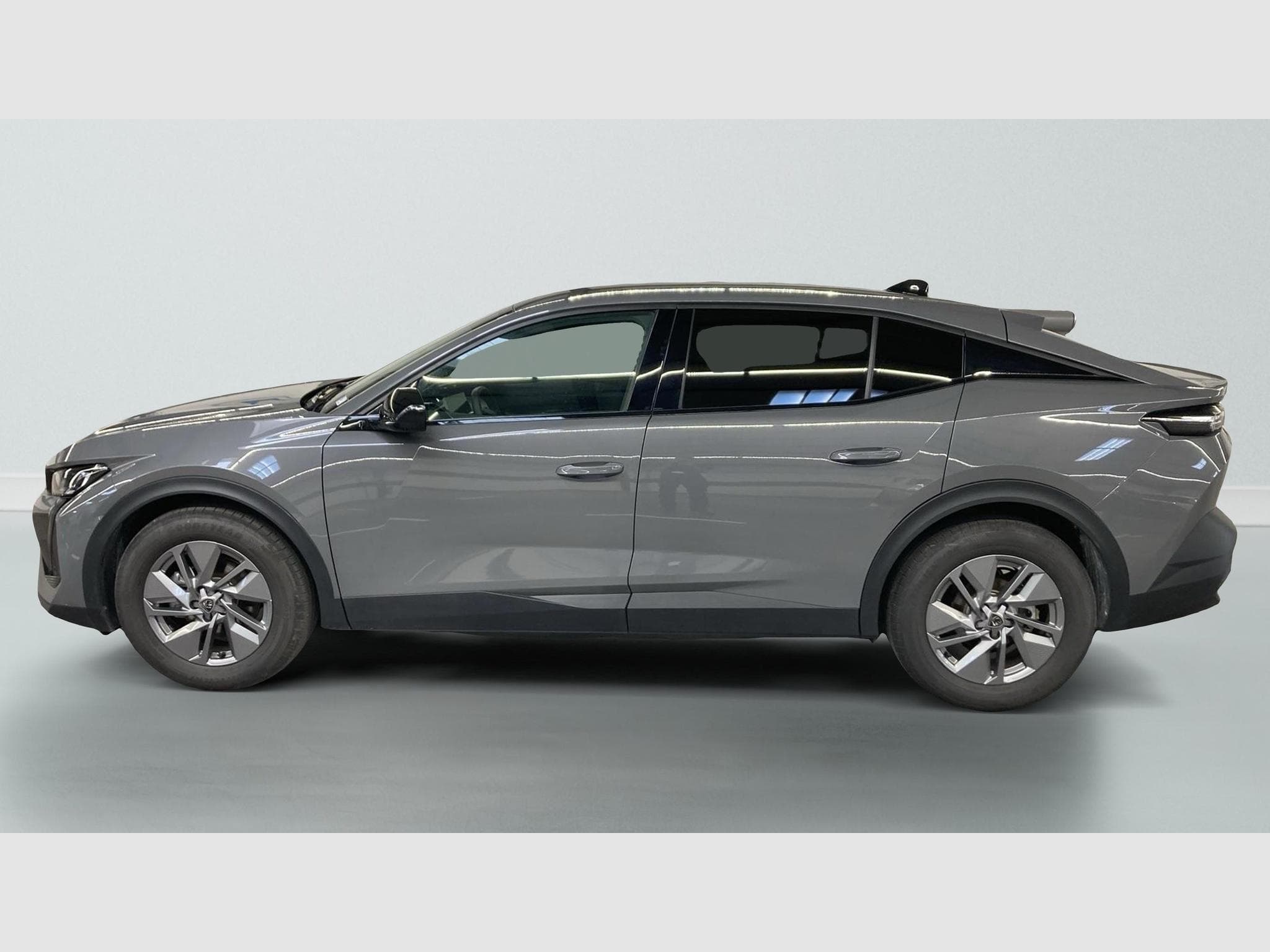 Peugeot 408 Hybrid 145 e-DCS6 Allure (2025) - Photo 4