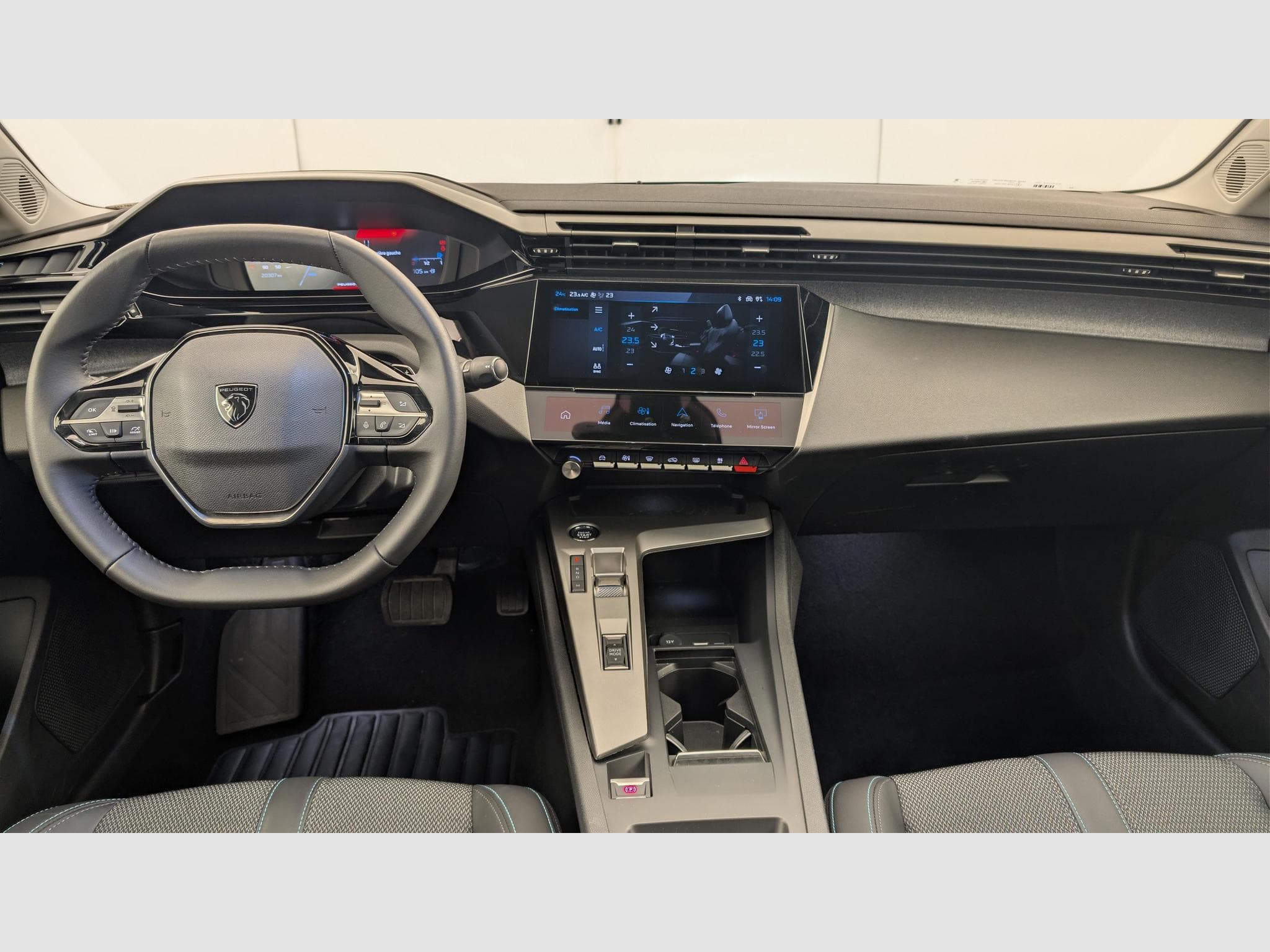 Peugeot 408 Hybrid 145 e-DCS6 Allure (2025) - Photo 13