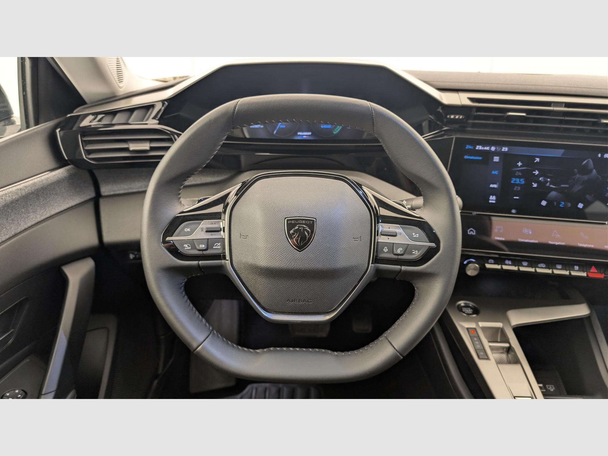 Peugeot 408 Hybrid 145 e-DCS6 Allure (2025) - Photo 14