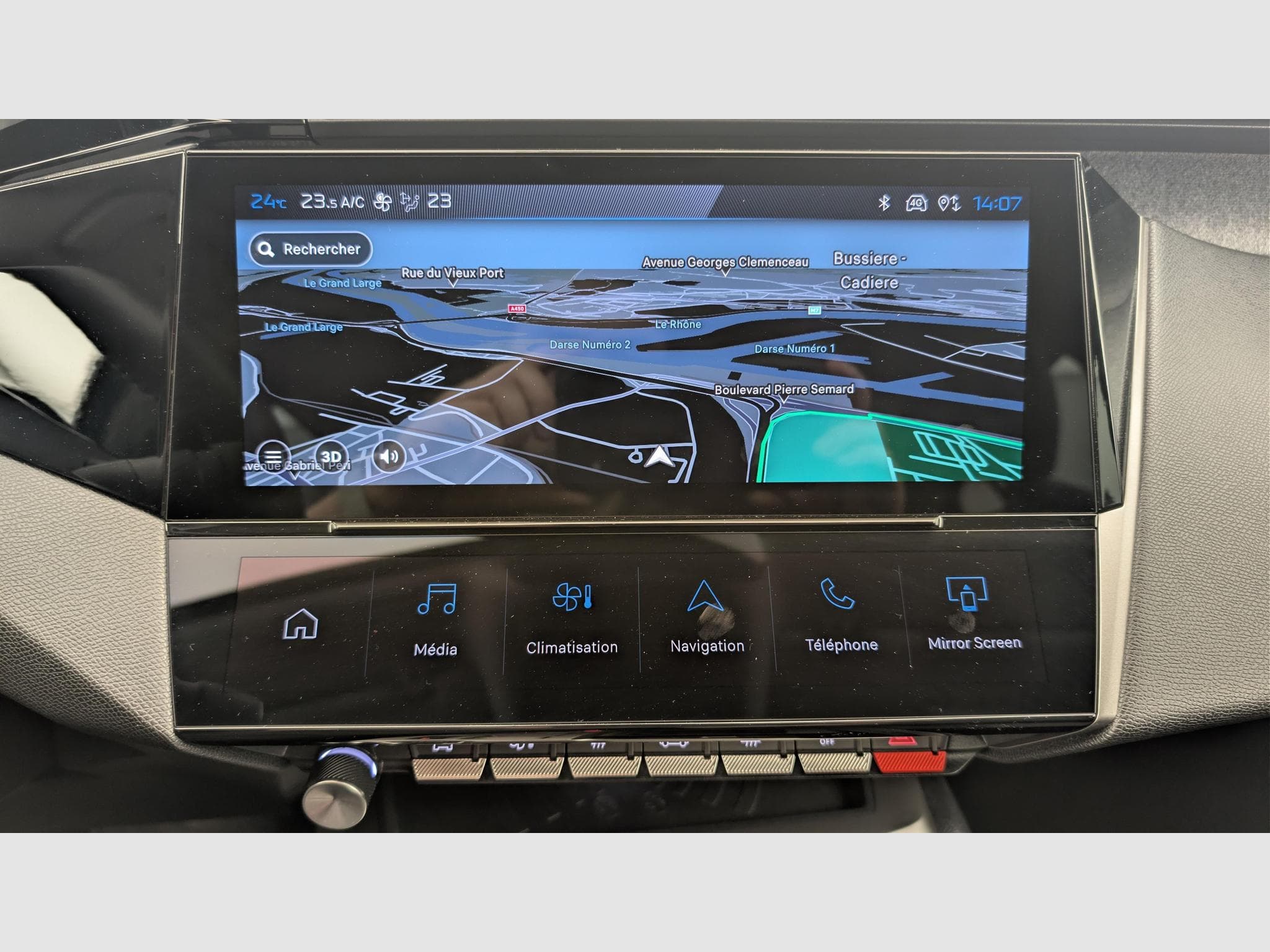 Peugeot 408 Hybrid 145 e-DCS6 Allure (2025) - Photo 18
