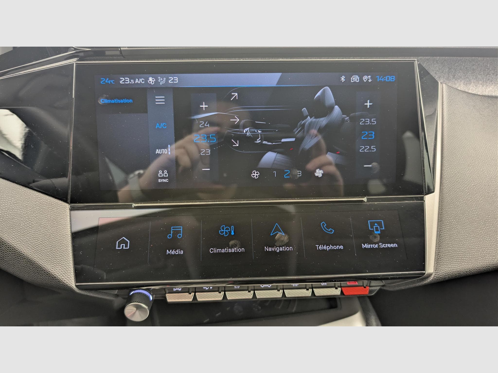 Peugeot 408 Hybrid 145 e-DCS6 Allure (2025) - Photo 19