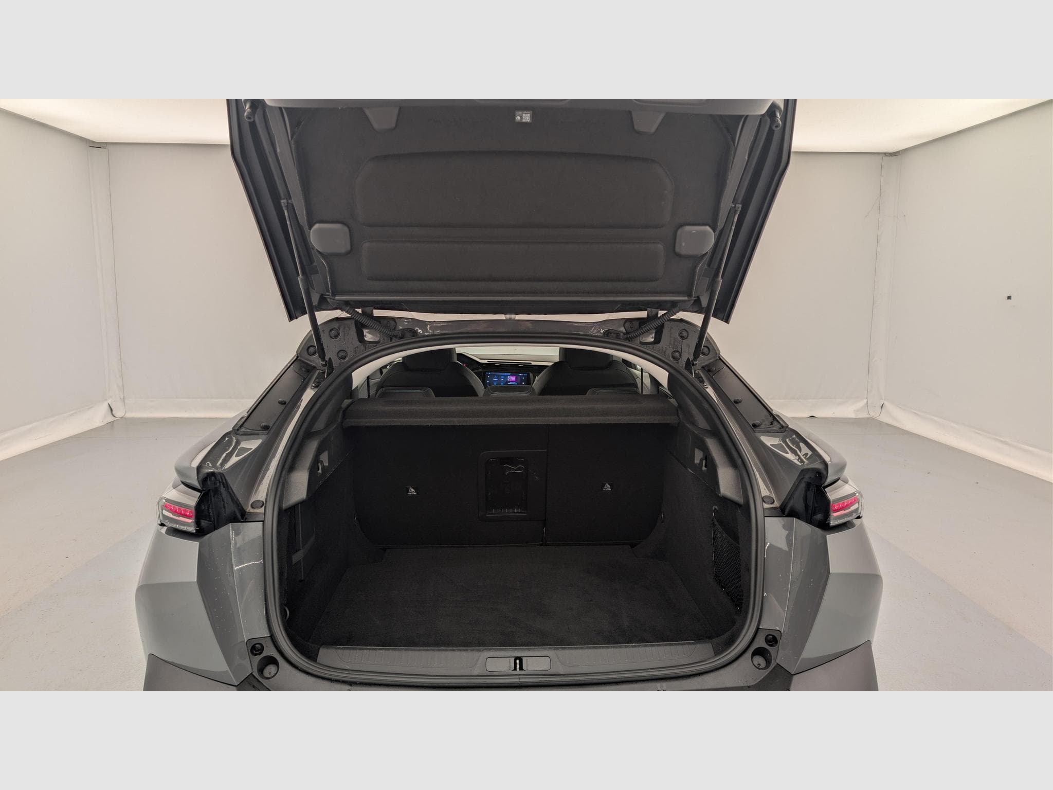 Peugeot 408 Hybrid 145 e-DCS6 Allure (2025) - Photo 11