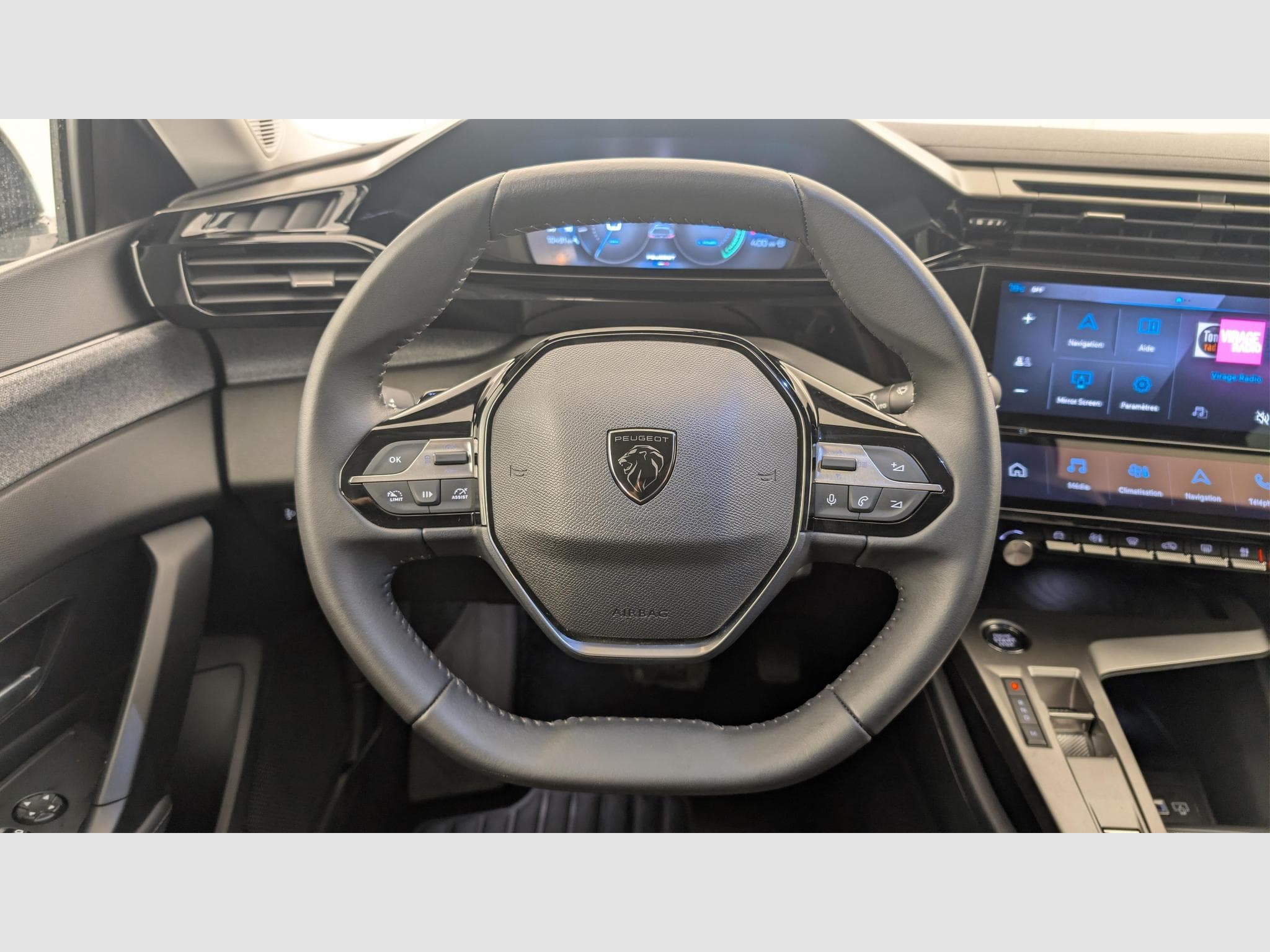 Peugeot 408 Hybrid 145 e-DCS6 Allure (2025) - Photo 14
