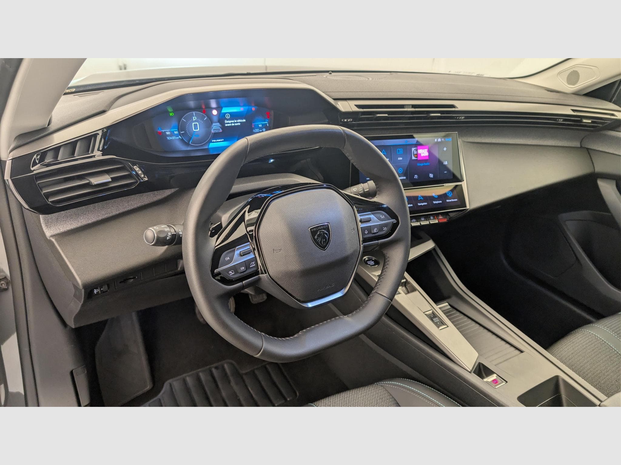 Peugeot 408 Hybrid 145 e-DCS6 Allure (2025) - Photo 15