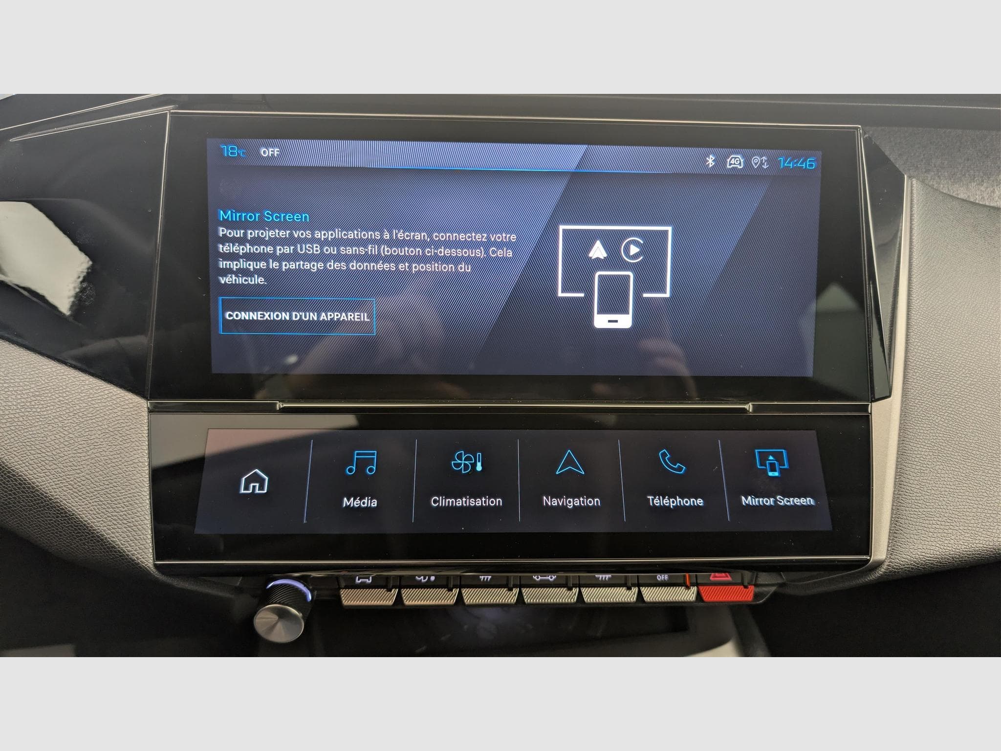 Peugeot 408 Hybrid 145 e-DCS6 Allure (2025) - Photo 17
