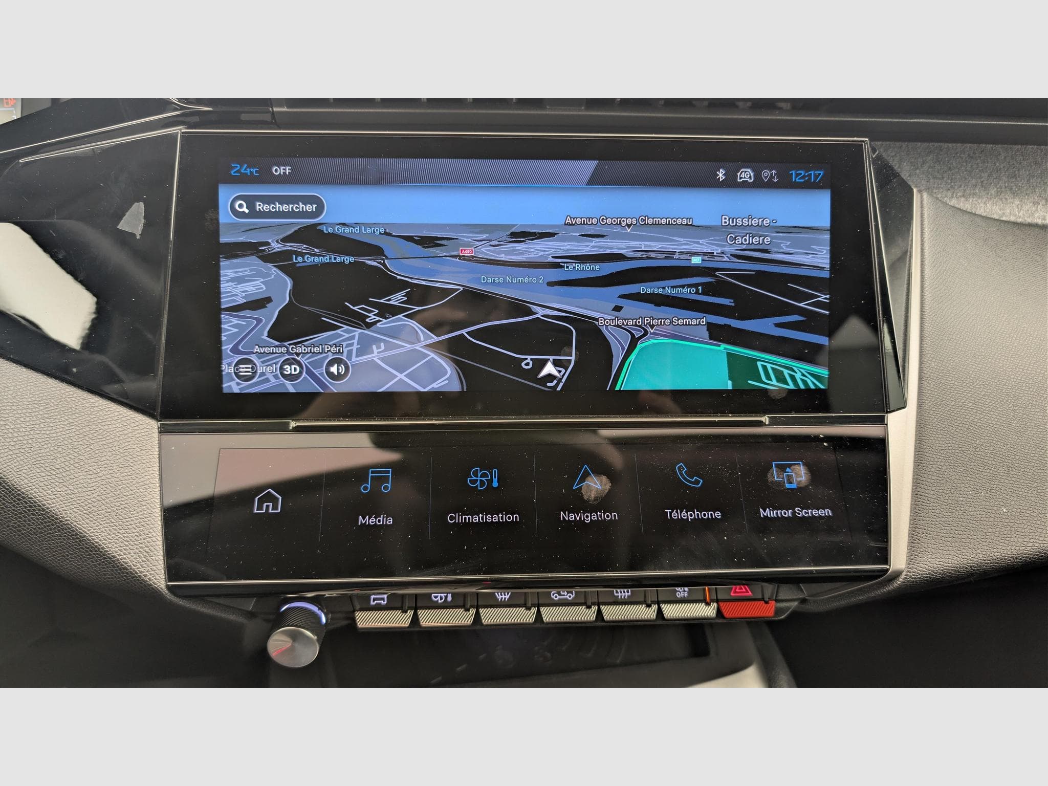 Peugeot 408 Hybrid 145 e-DCS6 Allure (2025) - Photo 18