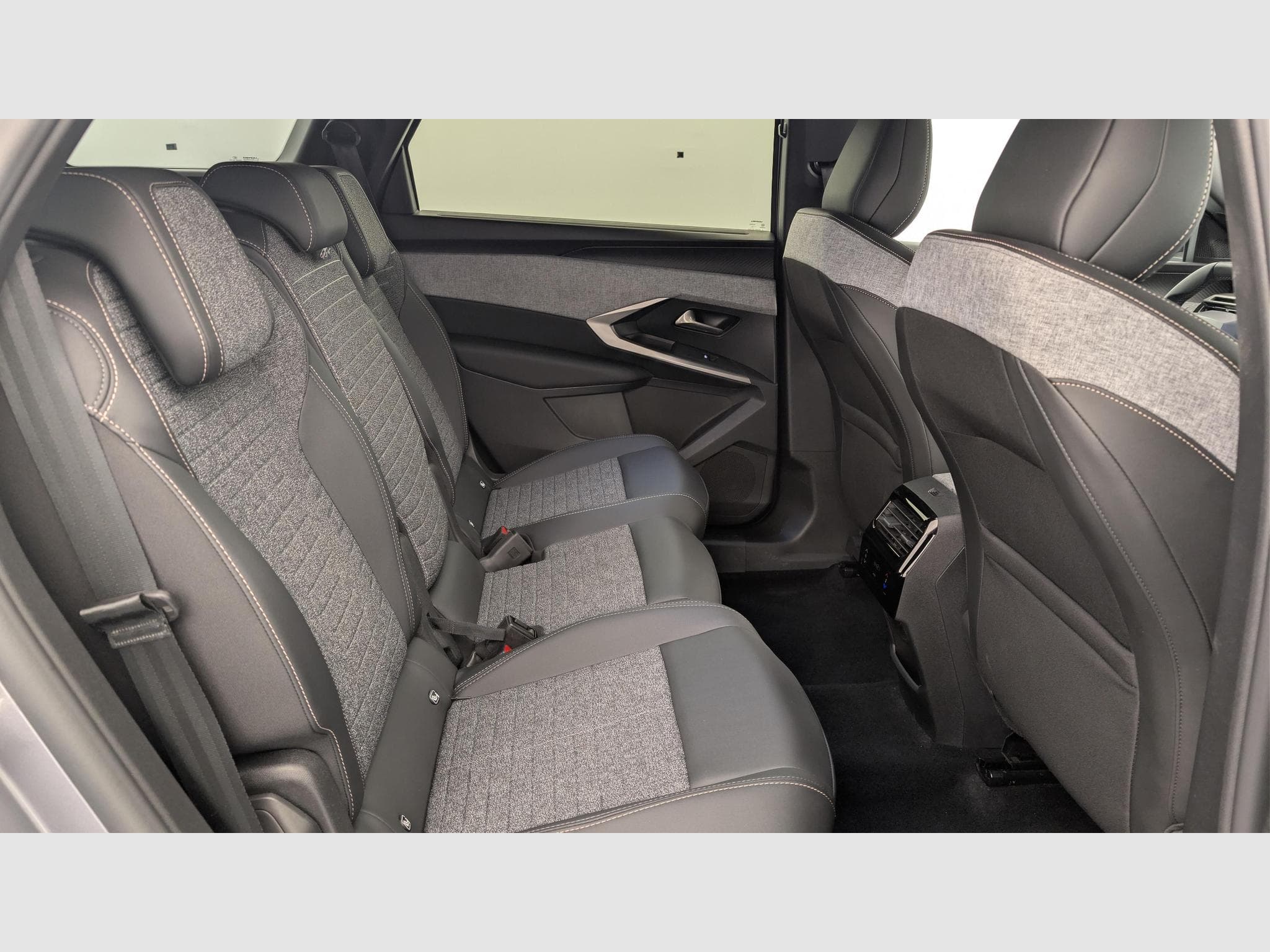 Peugeot 5008 HYBRID 145 CH E-DCS6 ALLURE (2025) - Foto 10