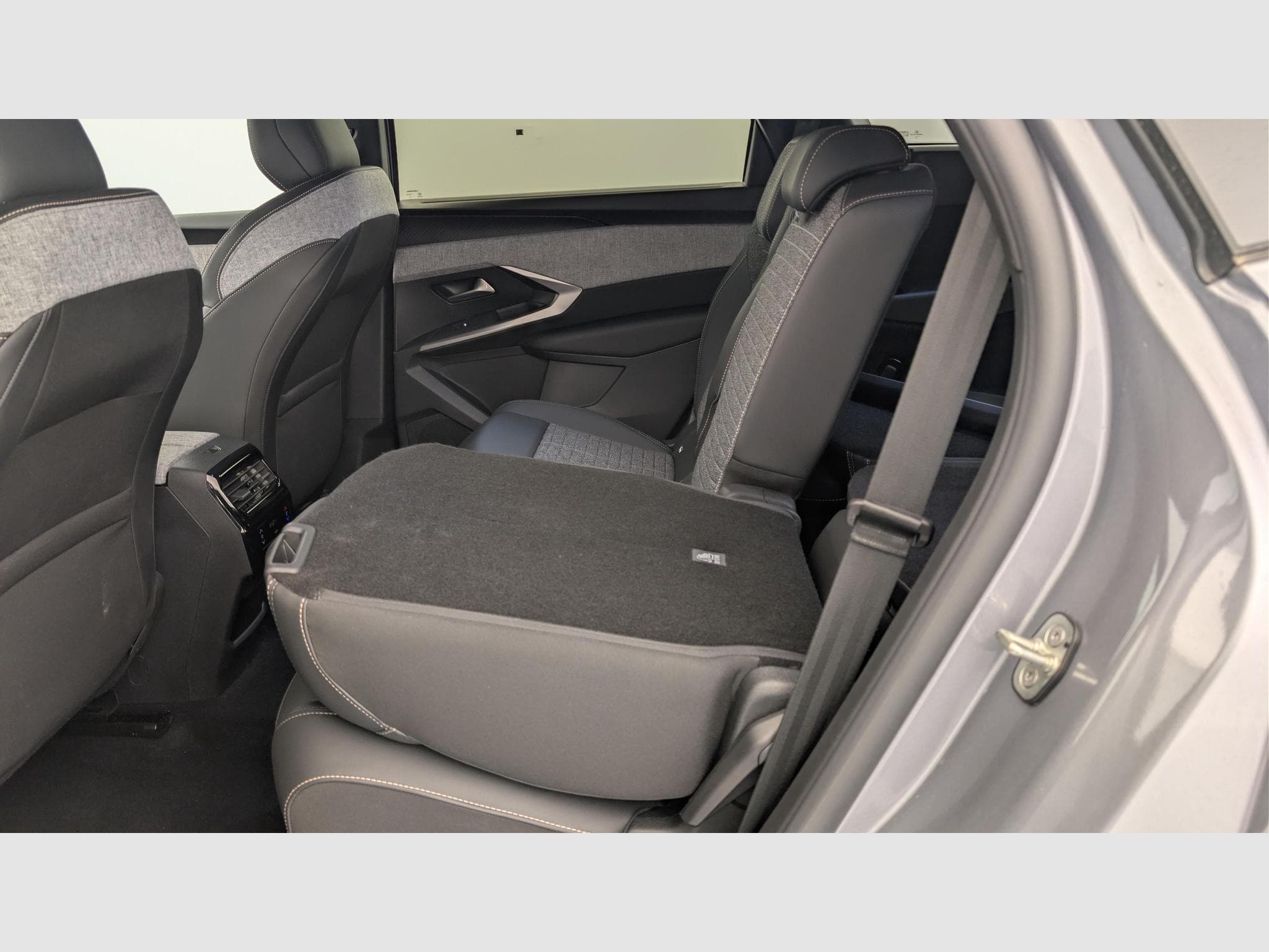 Peugeot 5008 HYBRID 145 CH E-DCS6 ALLURE (2025) - Foto 12