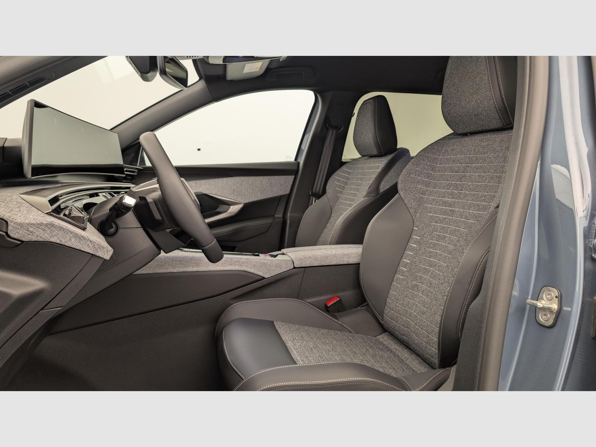 Peugeot 5008 HYBRID 145 CH E-DCS6 ALLURE (2025) - Photo 13