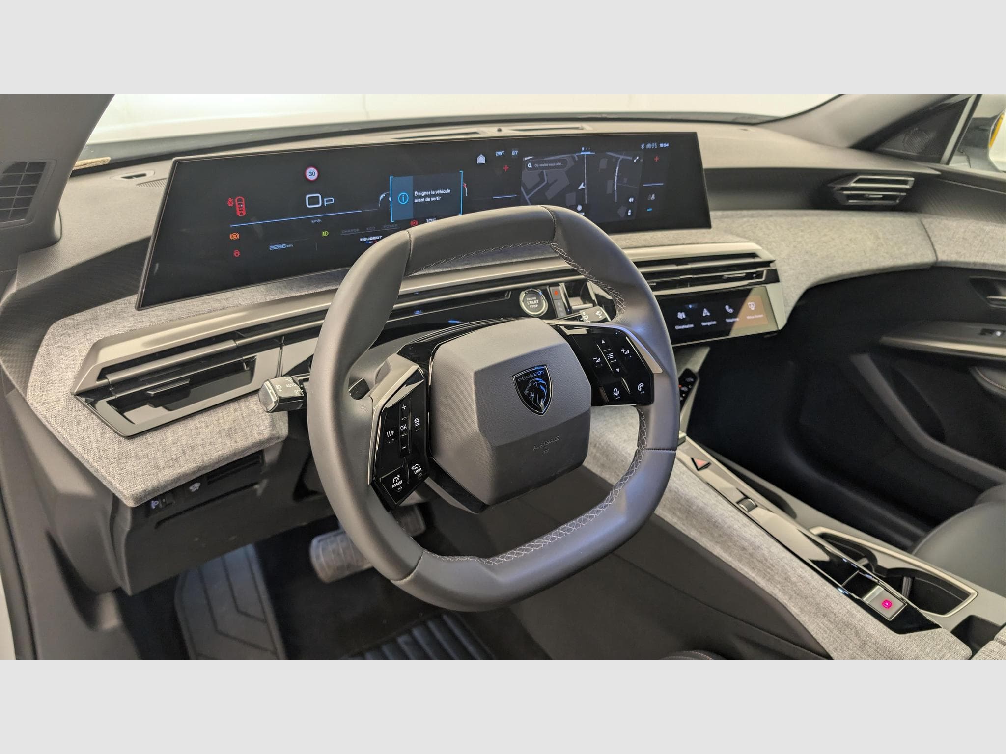 Peugeot 5008 HYBRID 145 CH E-DCS6 ALLURE (2025) - Photo 12