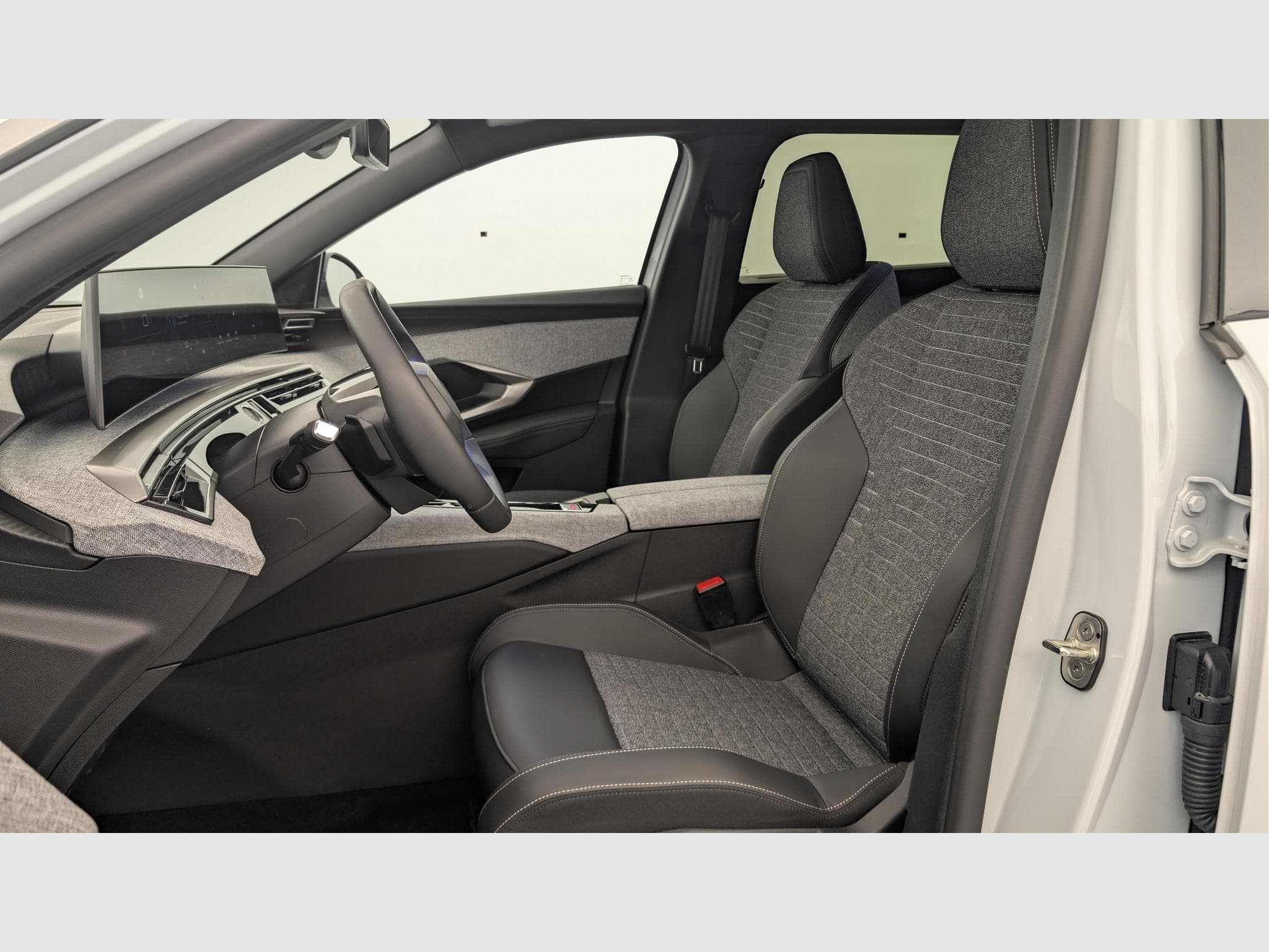 Peugeot 5008 HYBRID 145 CH E-DCS6 ALLURE (2025) - Photo 13