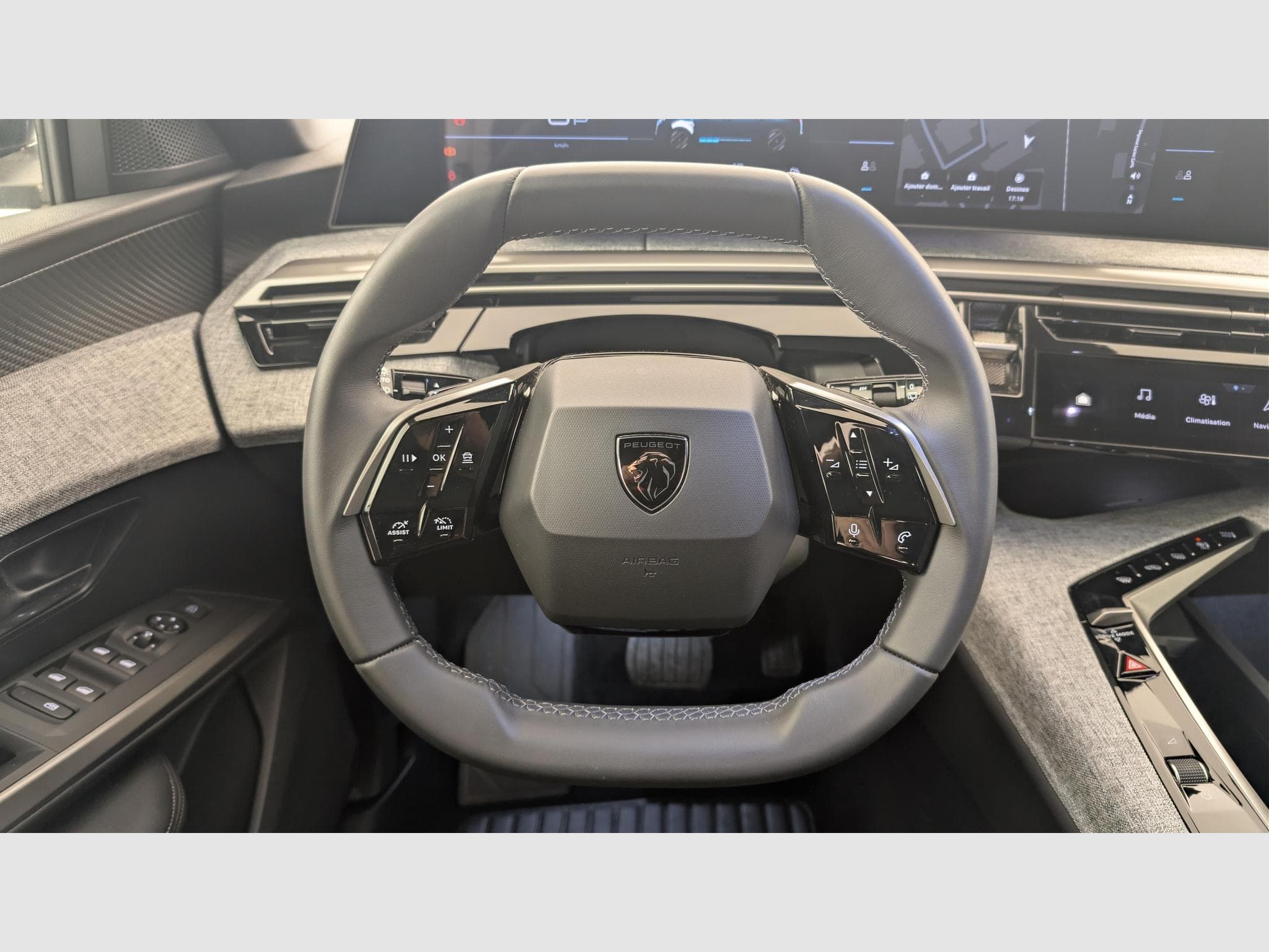 Peugeot 5008 HYBRID 145 CH E-DCS6 ALLURE (2025) - Photo 13