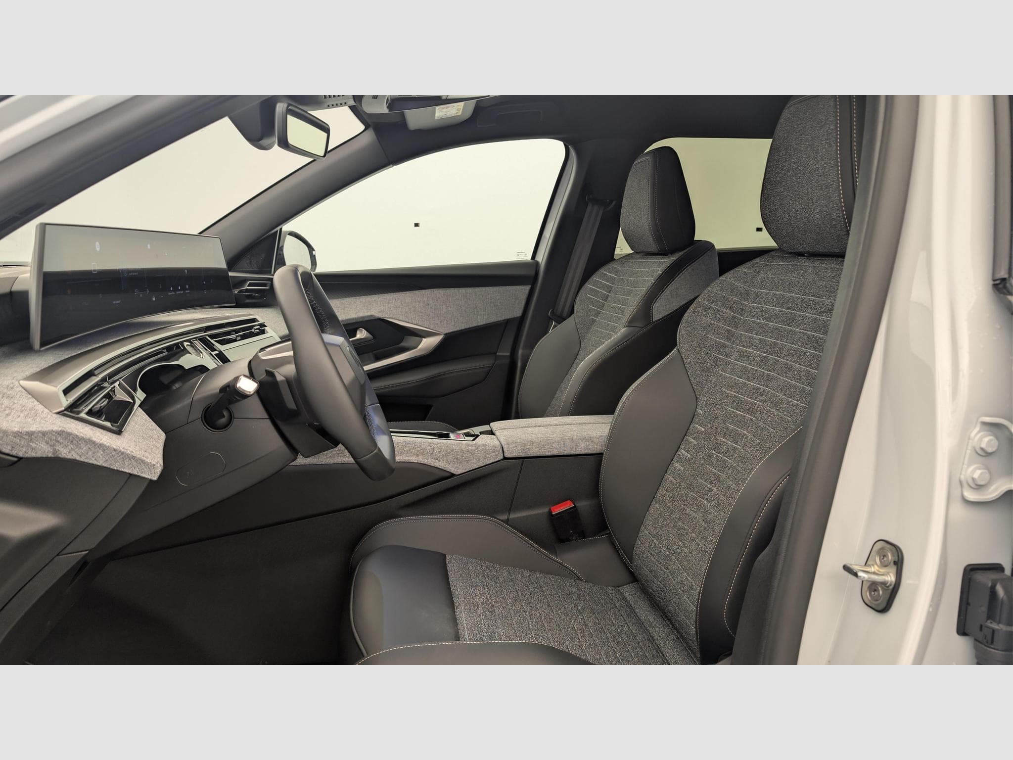 Peugeot 5008 HYBRID 145 CH E-DCS6 ALLURE (2025) - Photo 15