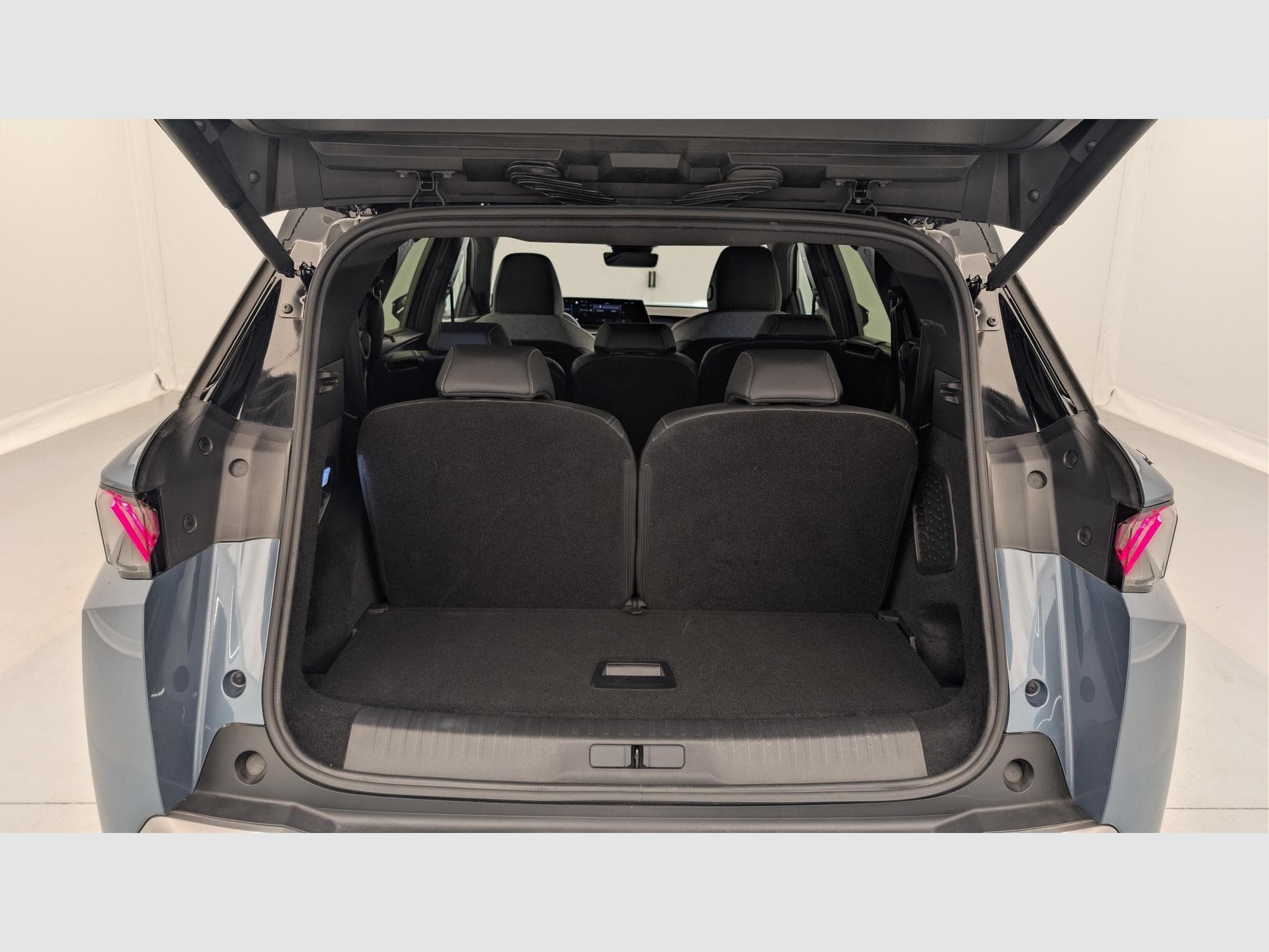 Peugeot 5008 HYBRID 145CH E-DCS6 GT (2025) - Photo 10