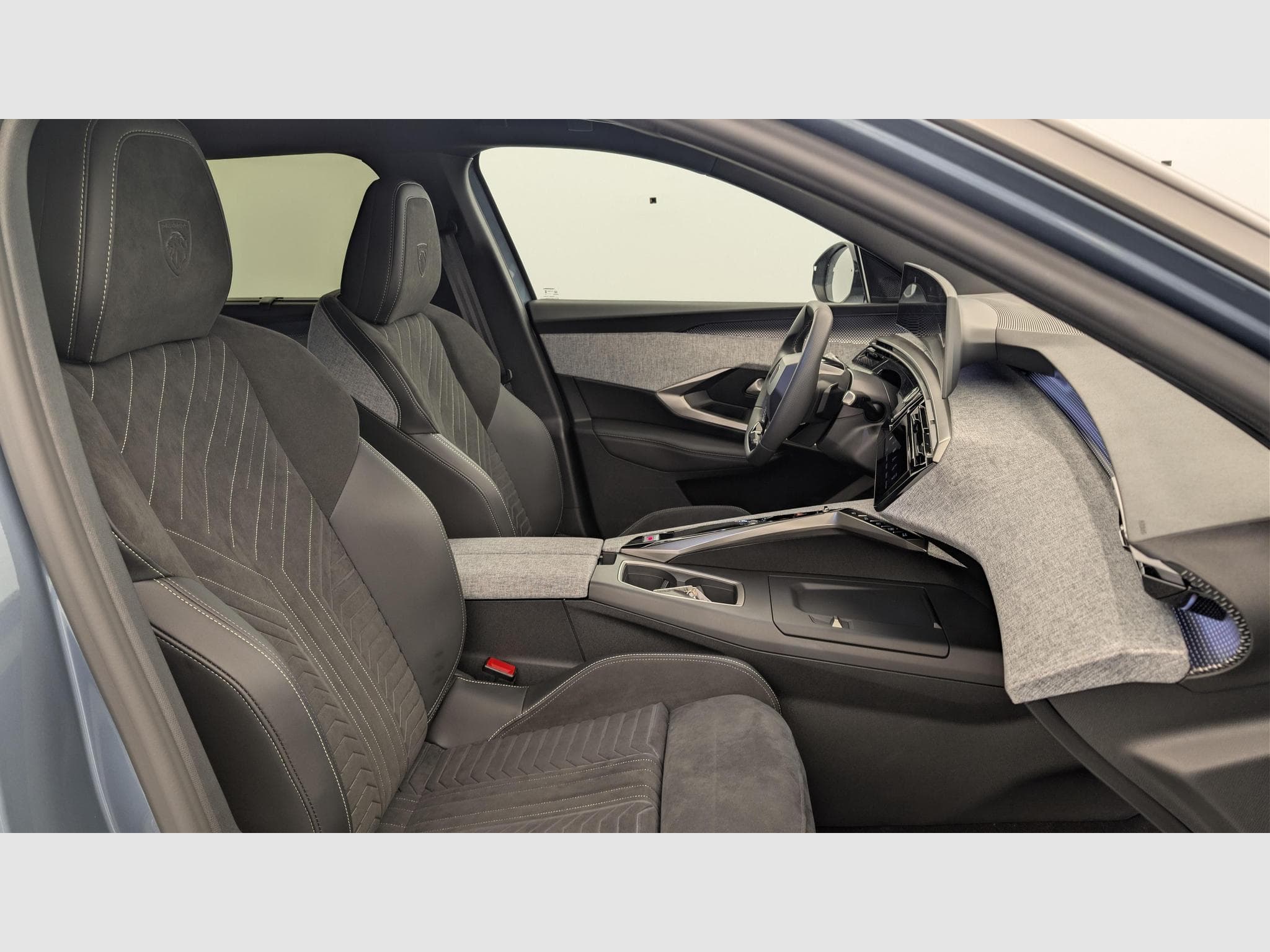 Peugeot 5008 HYBRID 145CH E-DCS6 GT (2025) - Photo 8