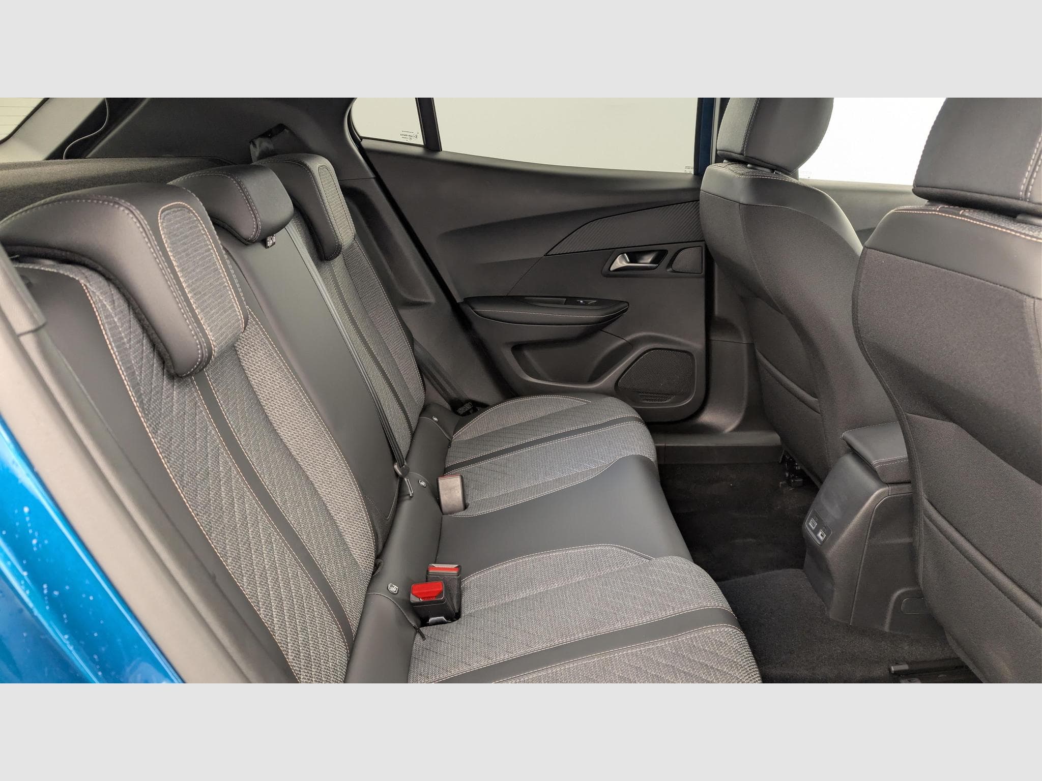 Peugeot 2008 100 S&S BVM6 Allure (2025) - Photo 10