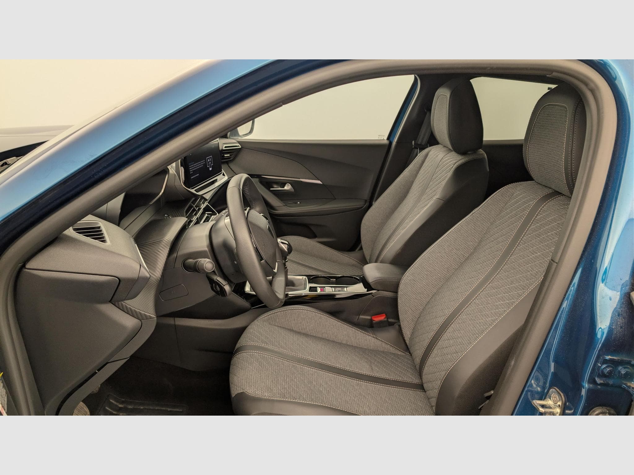 Peugeot 2008 100 S&S BVM6 Allure (2025) - Photo 16