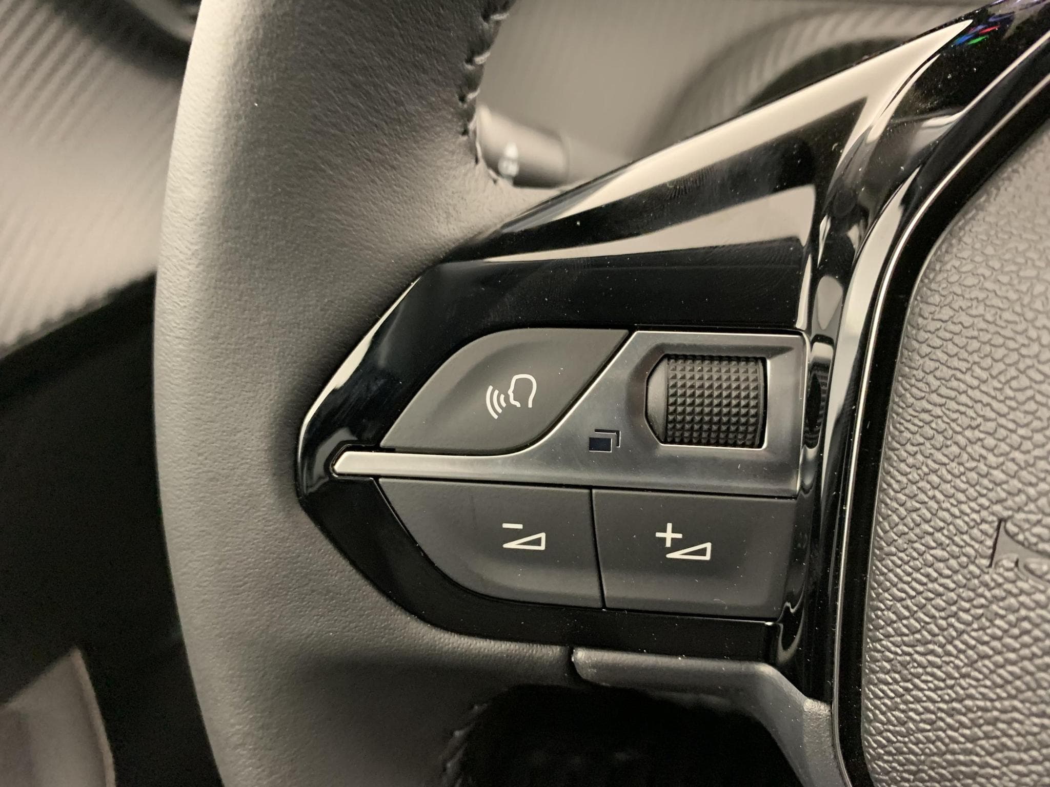 Peugeot 208 Hybrid 110 ch e-DCS6 Allure (2026) - Photo 13