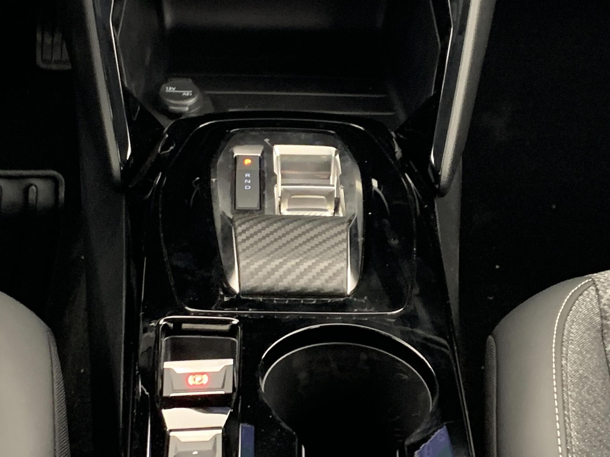 Peugeot 208 Hybrid 110 ch e-DCS6 Allure (2026) - Photo 14