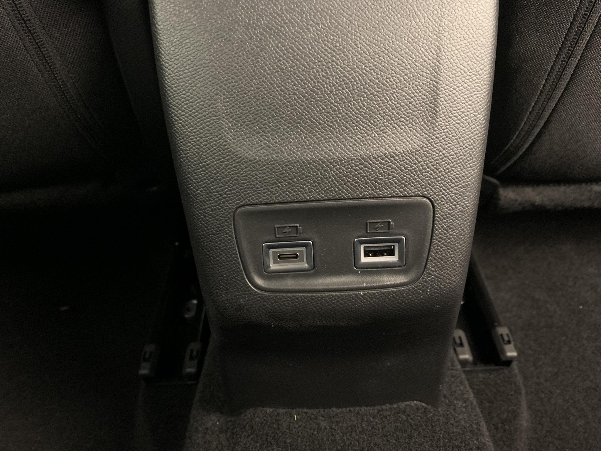 Peugeot 208 Hybrid 110 ch e-DCS6 Allure (2026) - Photo 15