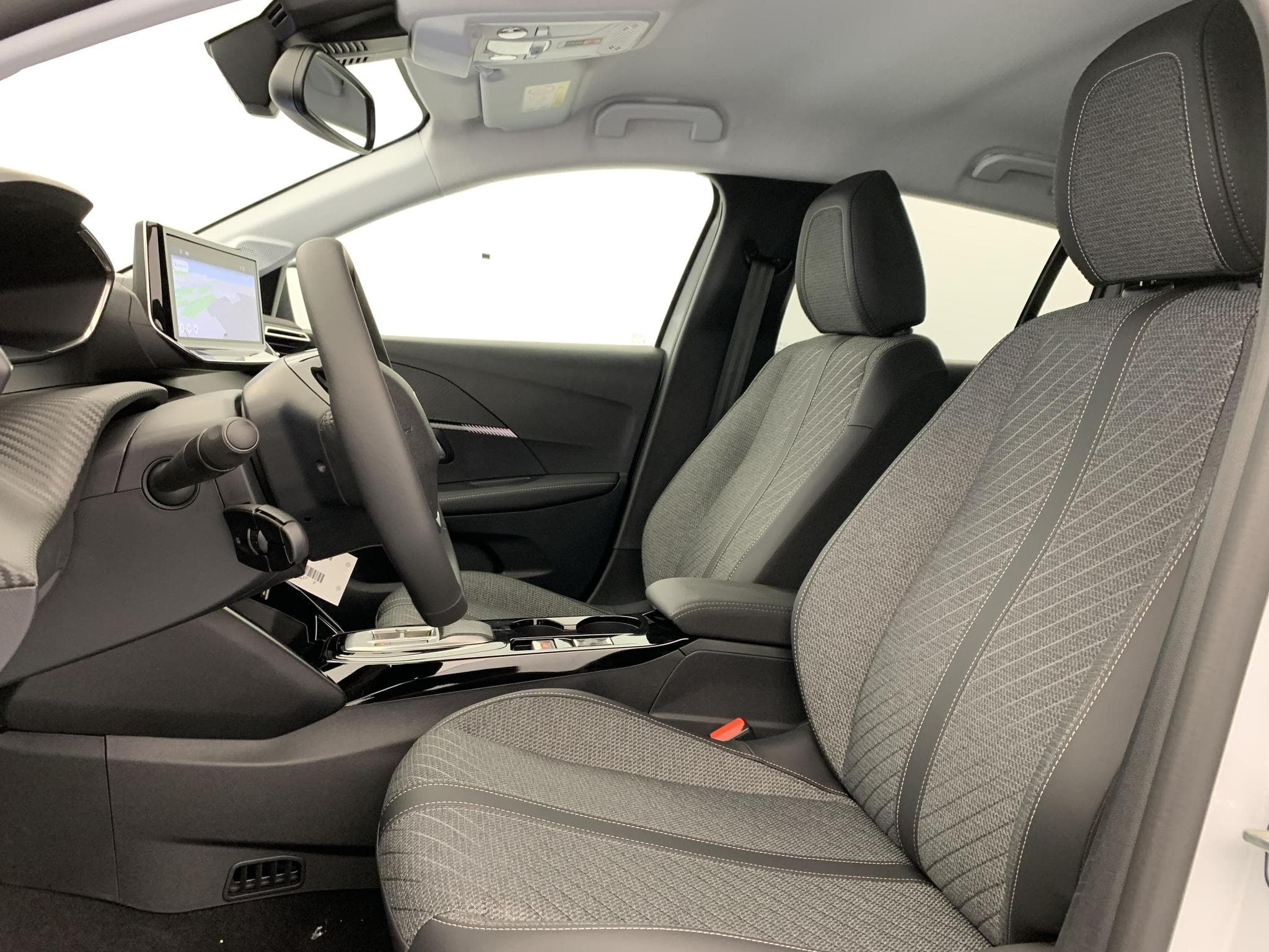 Peugeot 208 Hybrid 110 ch e-DCS6 Allure (2026) - Photo 17