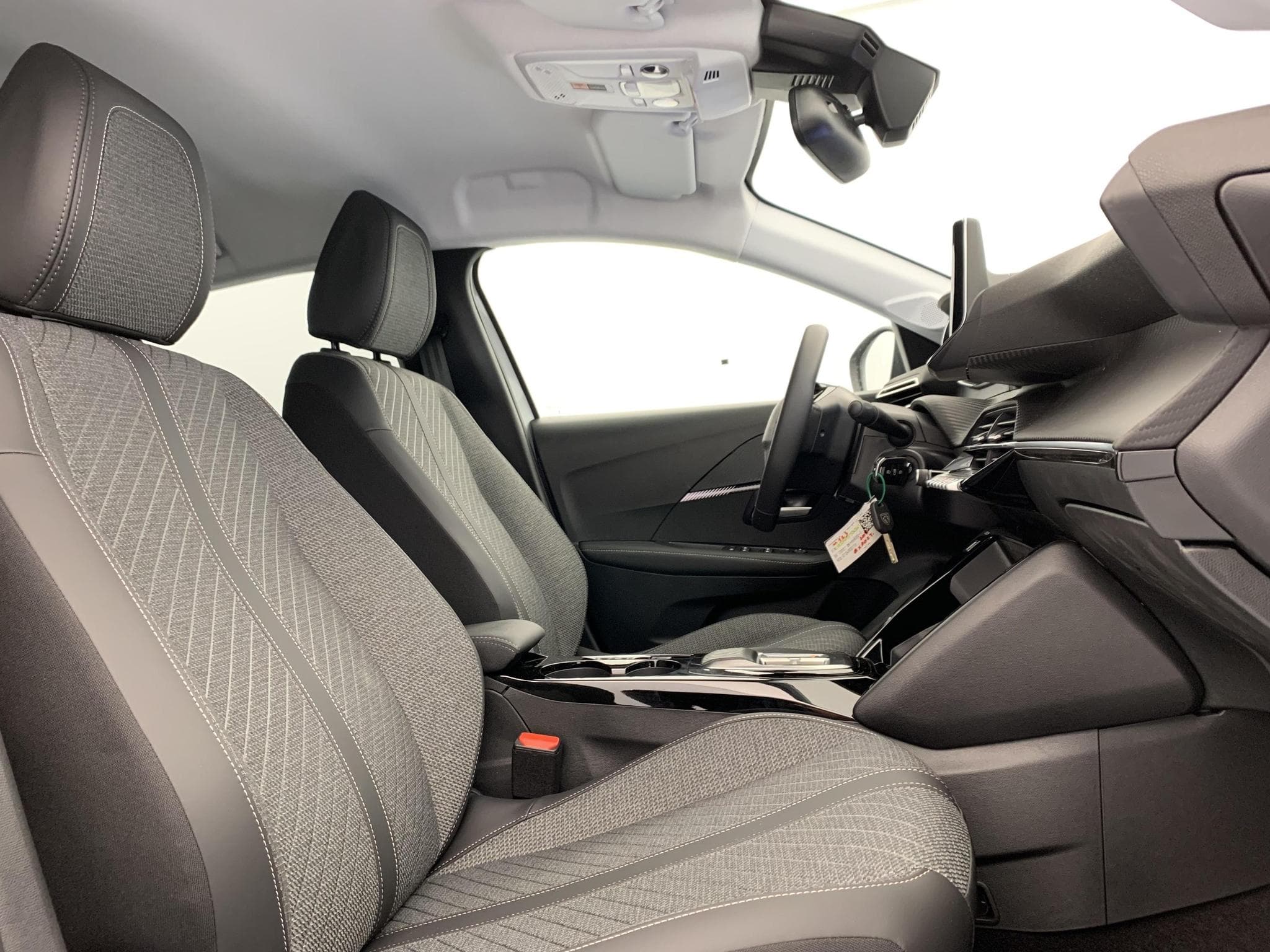 Peugeot 208 Hybrid 110 ch e-DCS6 Allure (2026) - Photo 7