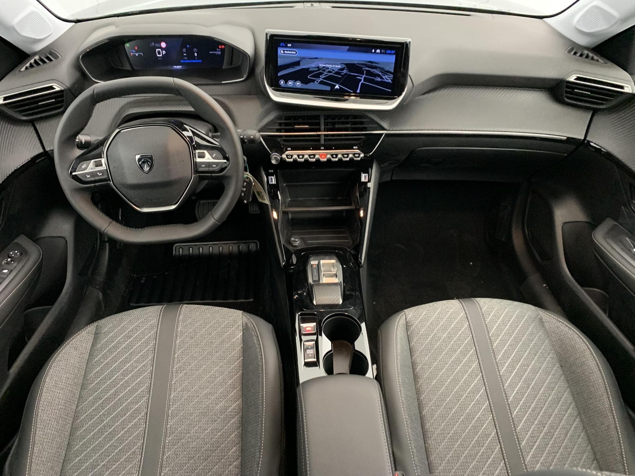 Peugeot 208 Hybrid 110 ch e-DCS6 Allure (2026) - Photo 12